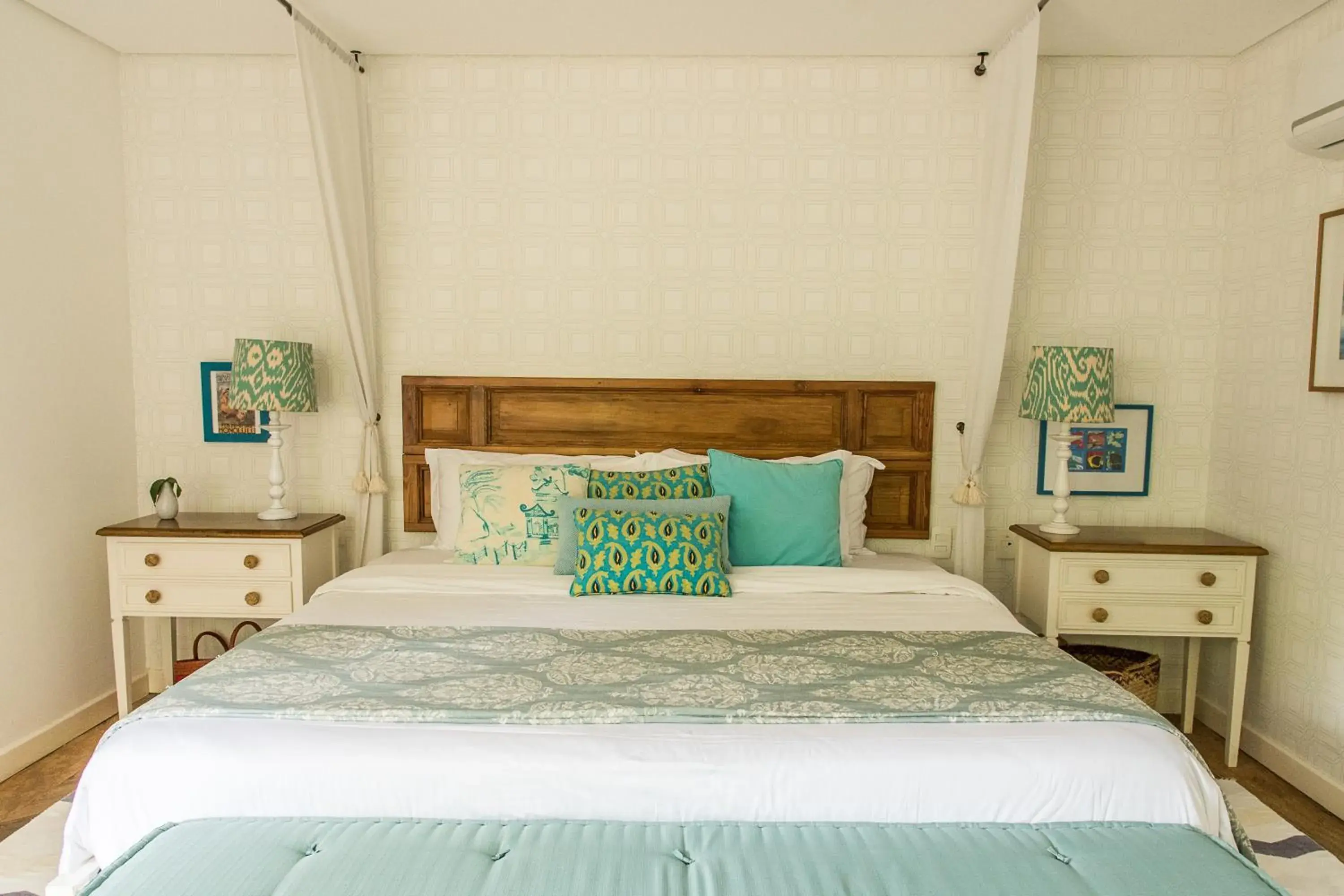 Standard Suite in TW Guaimbê Exclusive Suítes Standard Suite in TW Guaimbê Exclusive Suítes