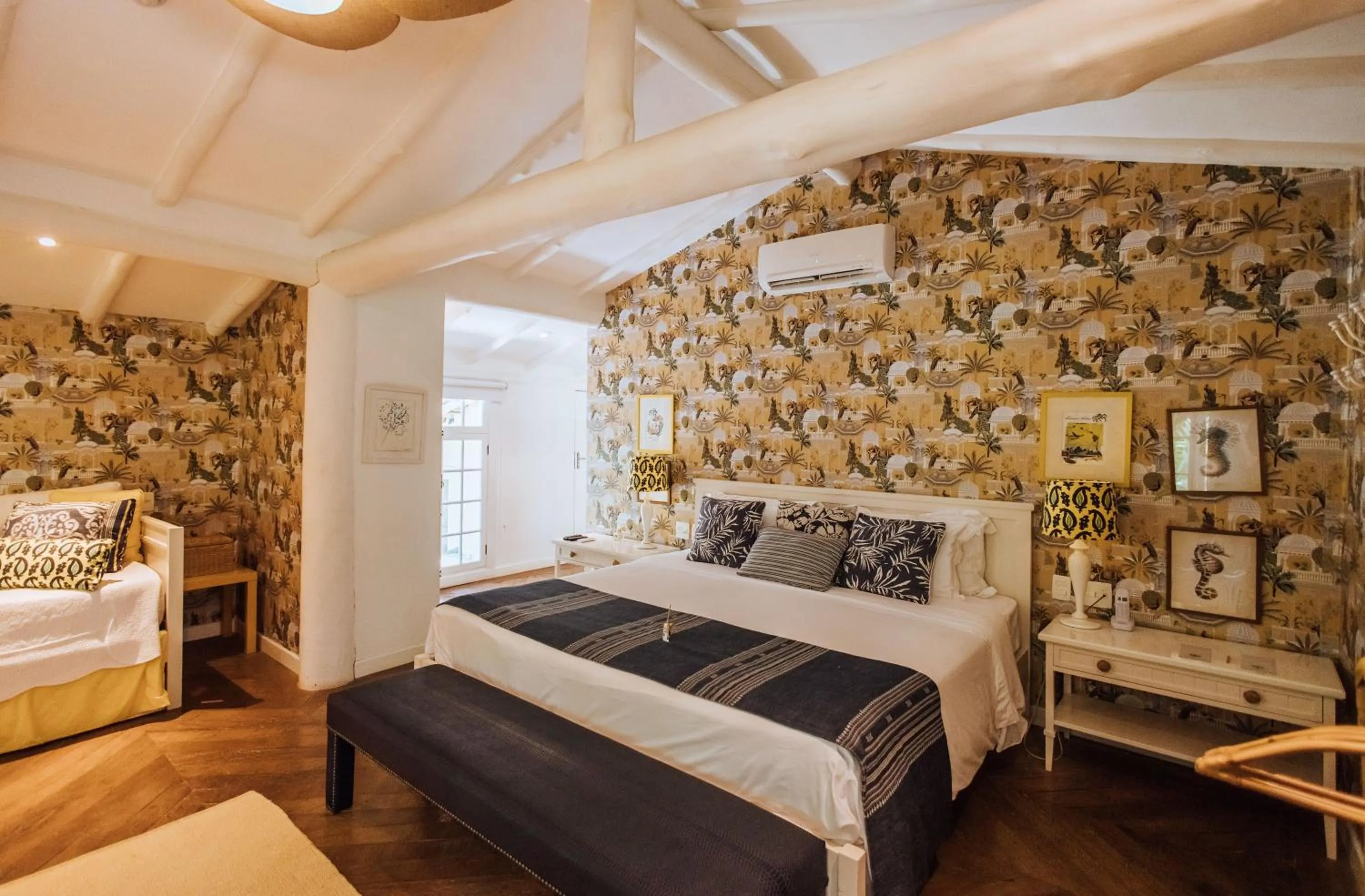 Bed in TW Guaimbê Exclusive Suítes