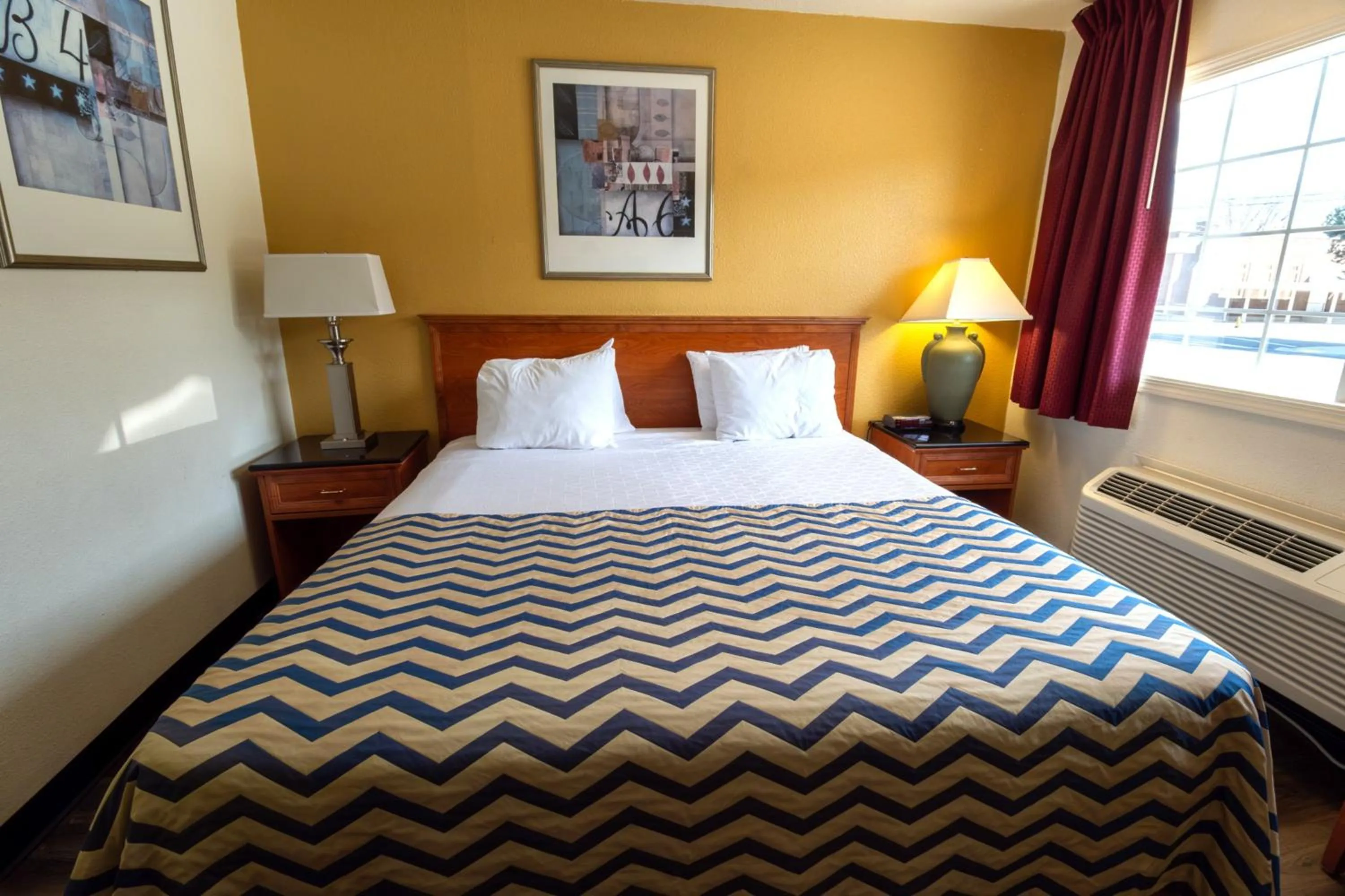 Bedroom, Bed in Hotel Inn Pendleton I-84