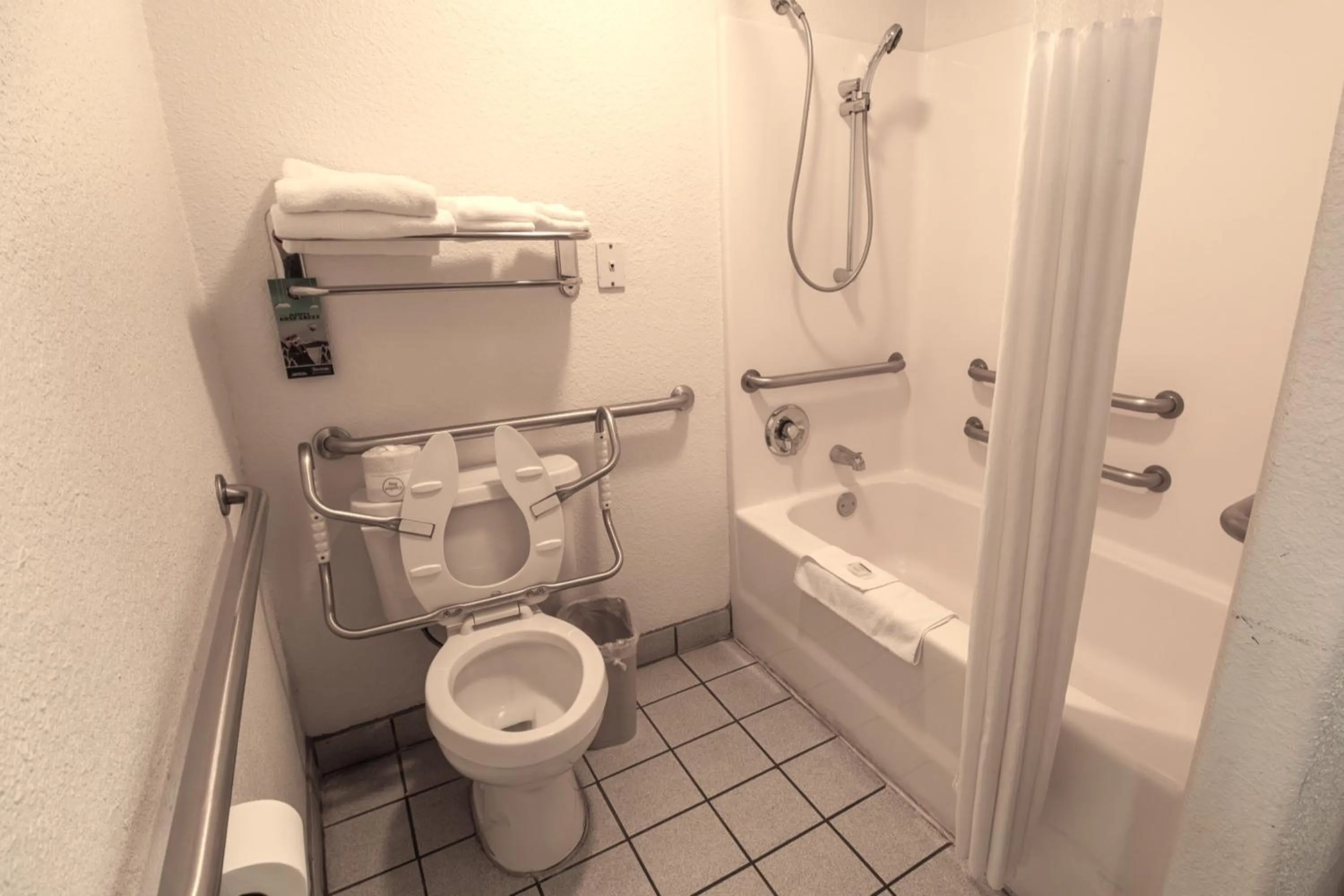 Bathroom in Hotel Inn Pendleton I-84