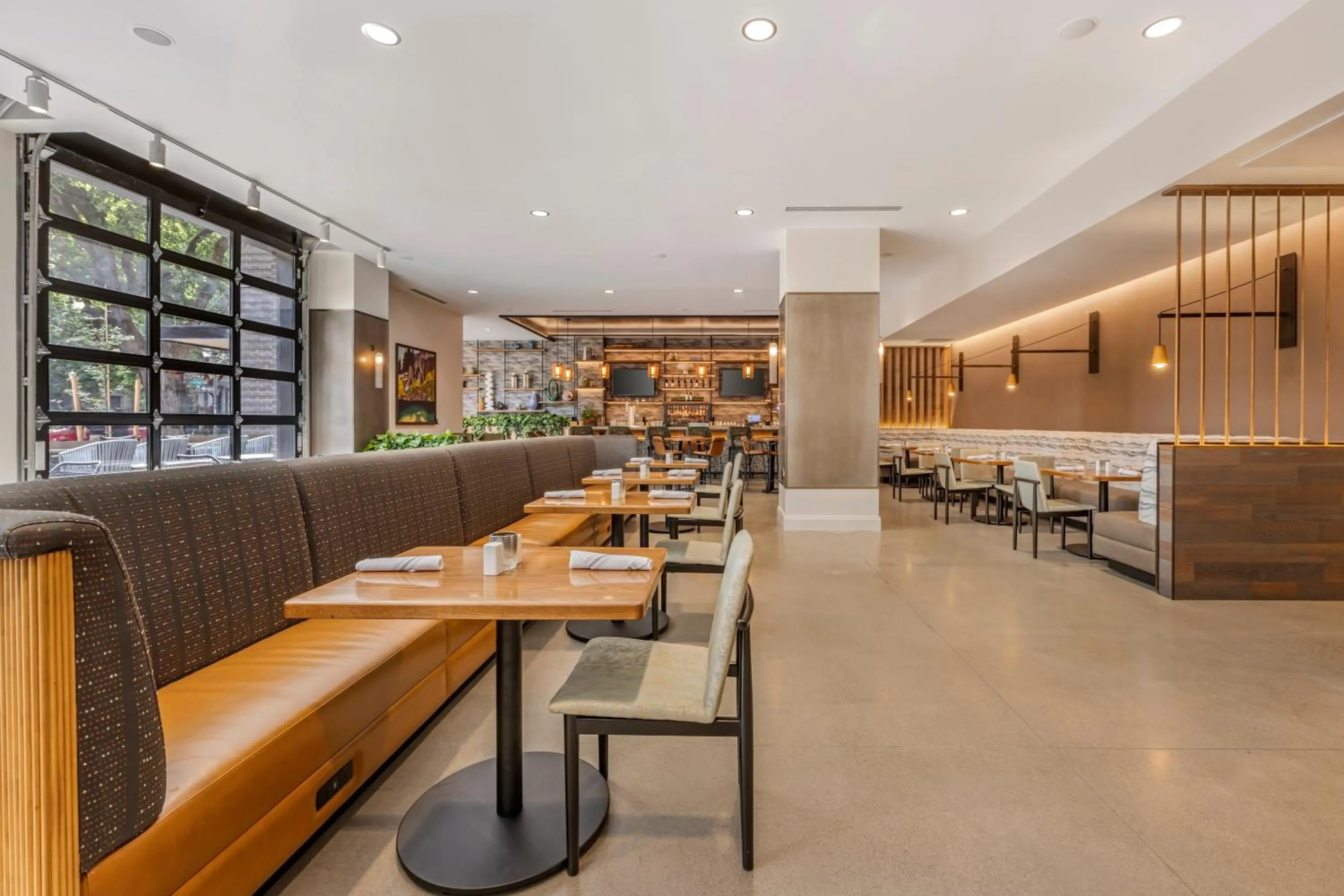 Restaurant/places to eat in Cambria Hotel Portland - Pearl District