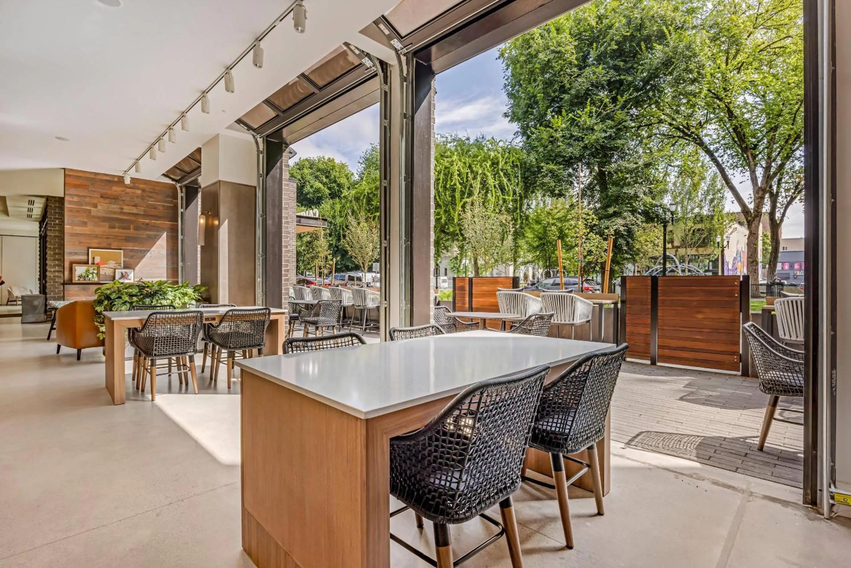 Restaurant/places to eat in Cambria Hotel Portland - Pearl District