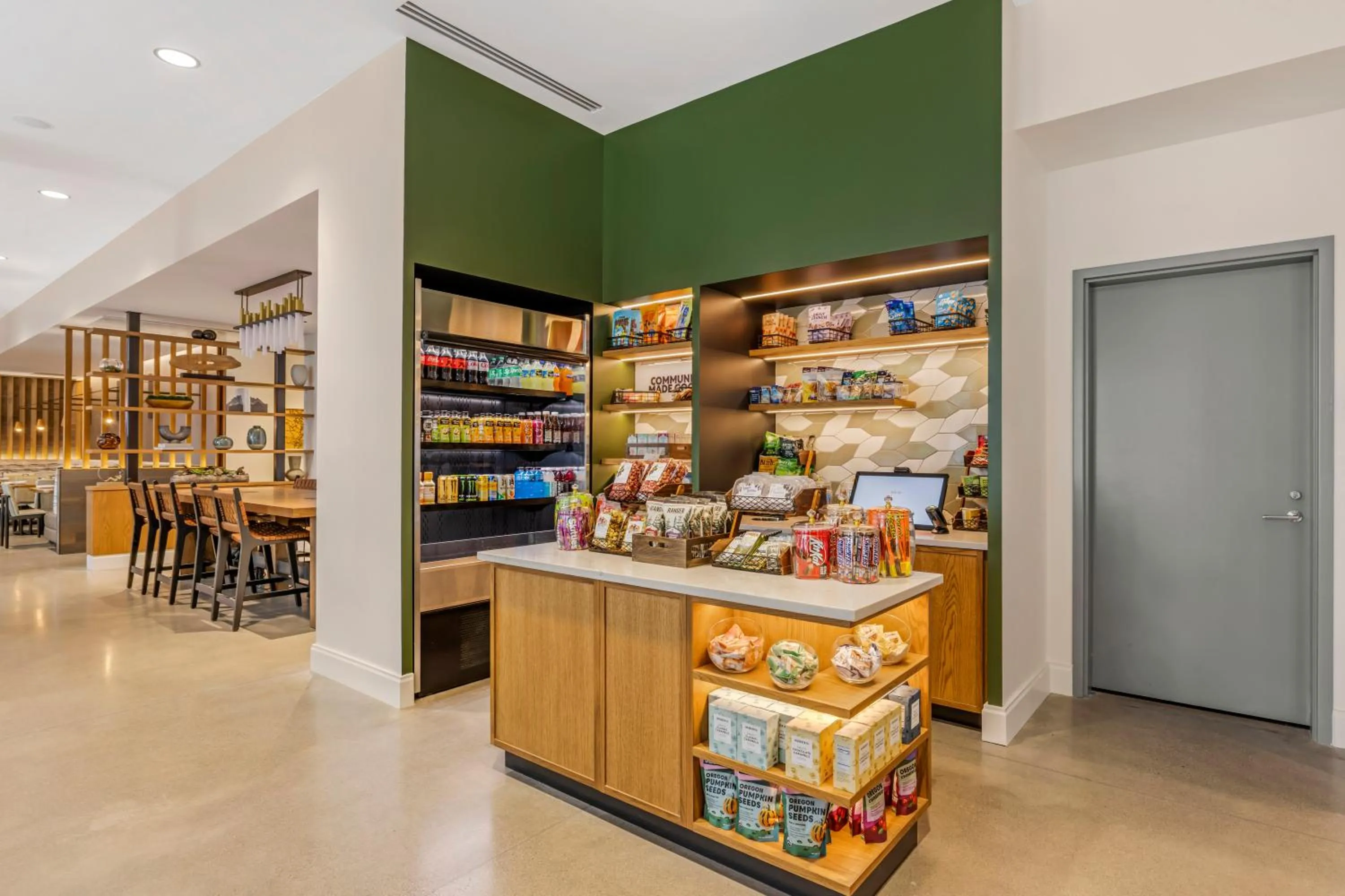 On-site shops in Cambria Hotel Portland - Pearl District