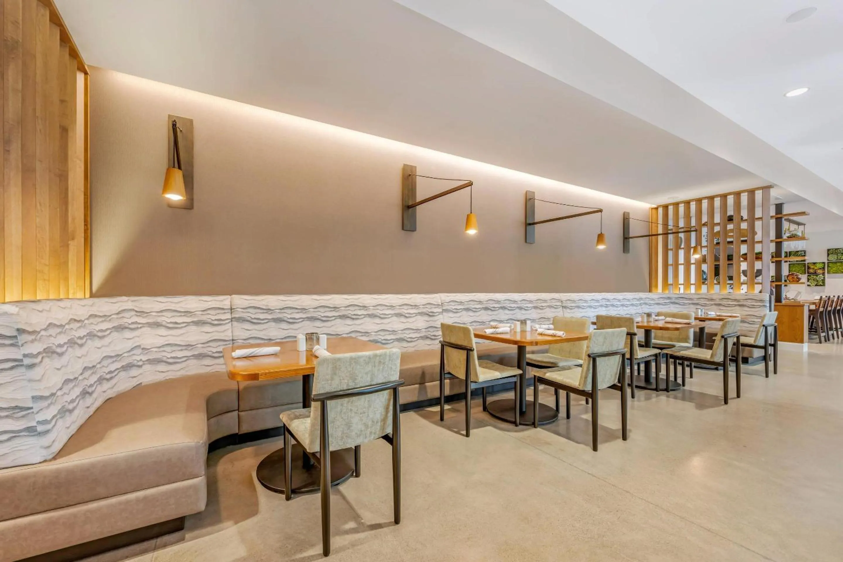 Restaurant/places to eat in Cambria Hotel Portland - Pearl District