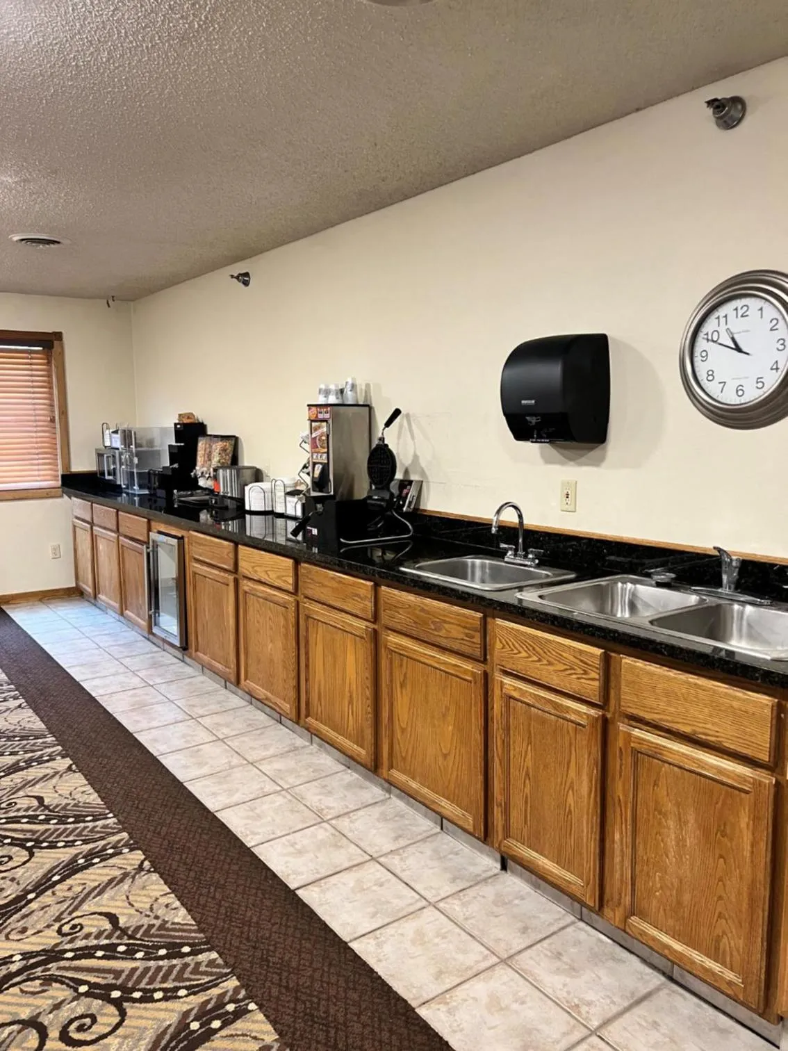 Continental breakfast in Serena Inn & Suites