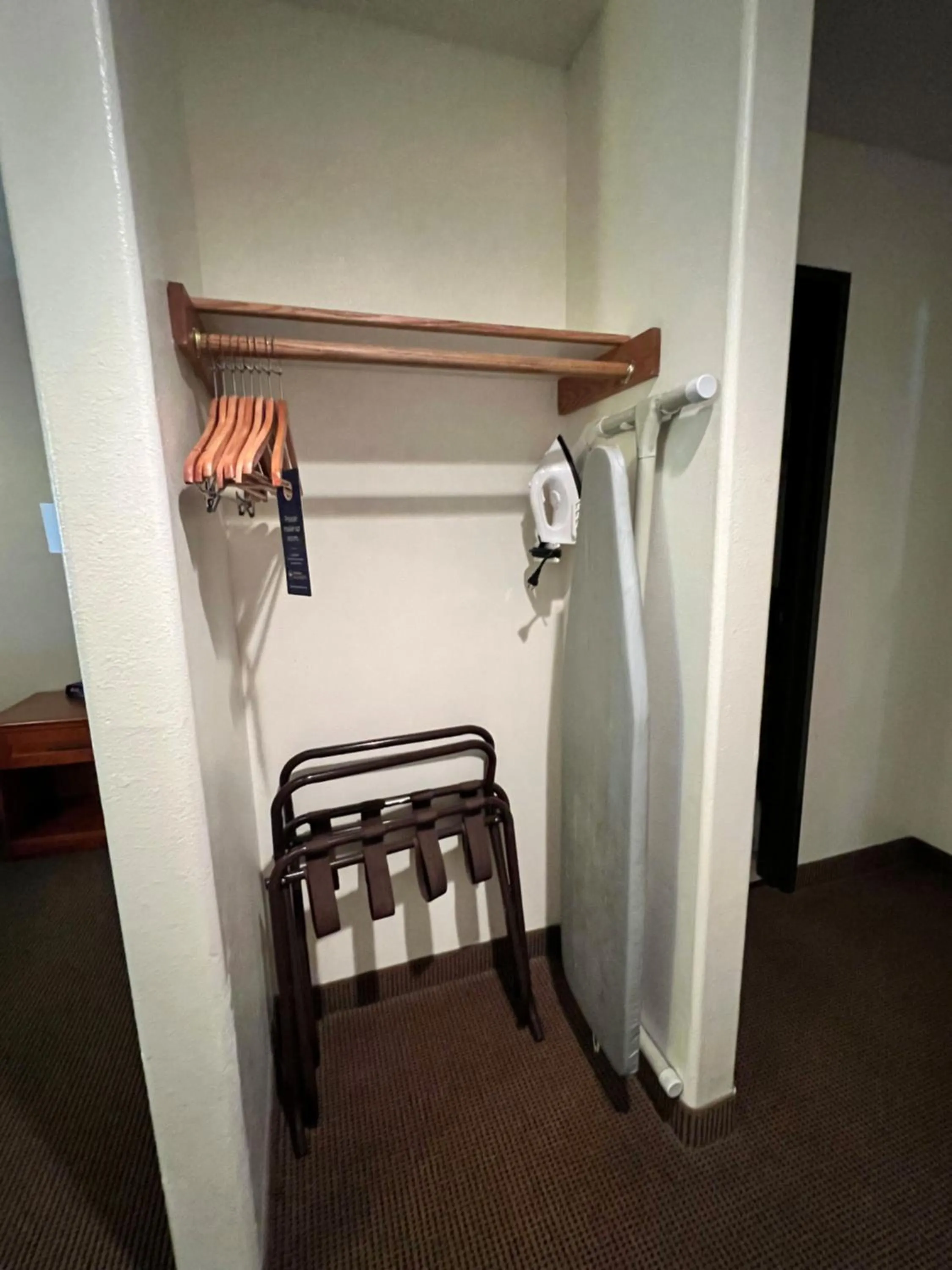 flat iron, Bed in Serena Inn & Suites