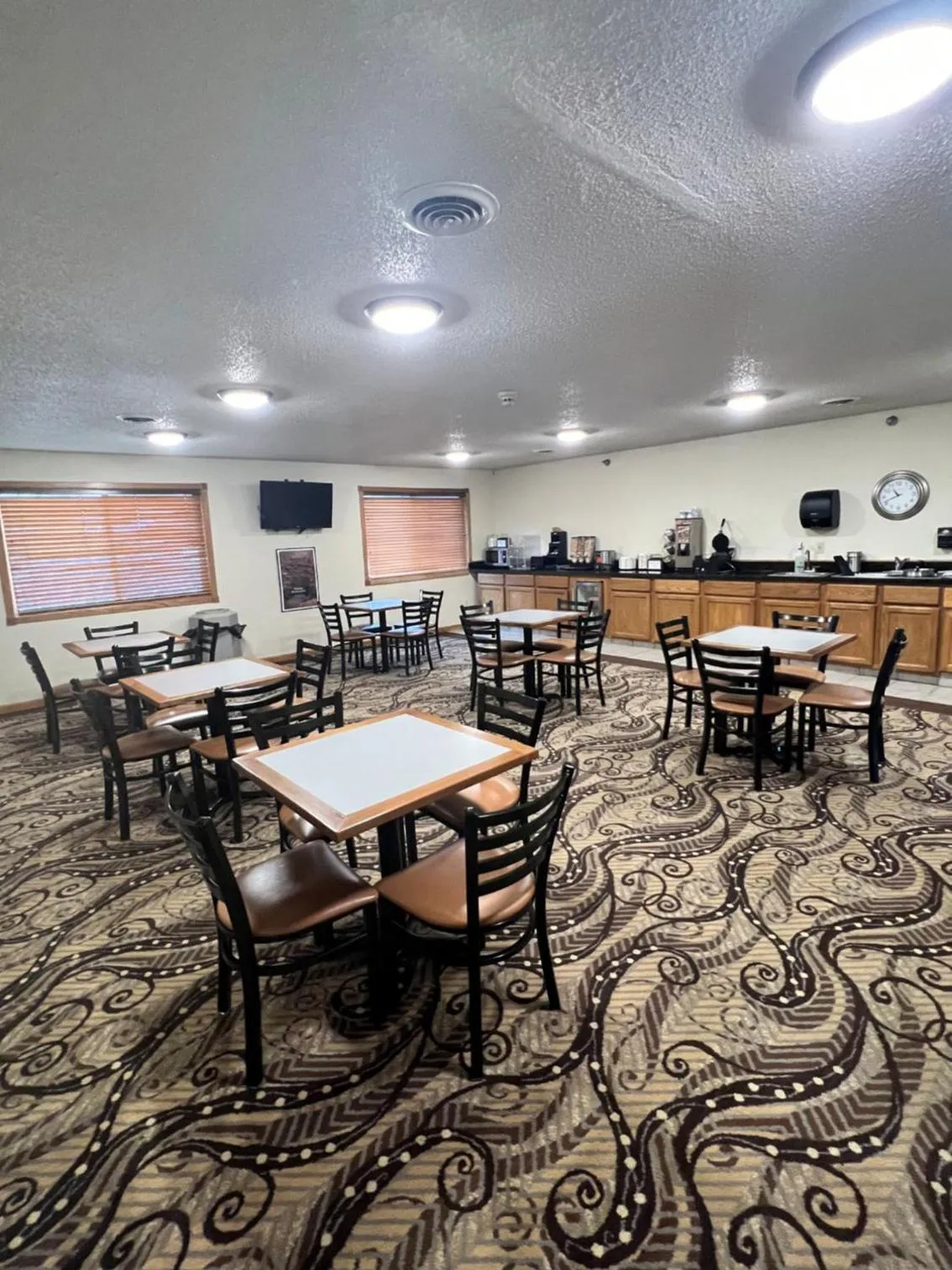 Breakfast in Serena Inn & Suites