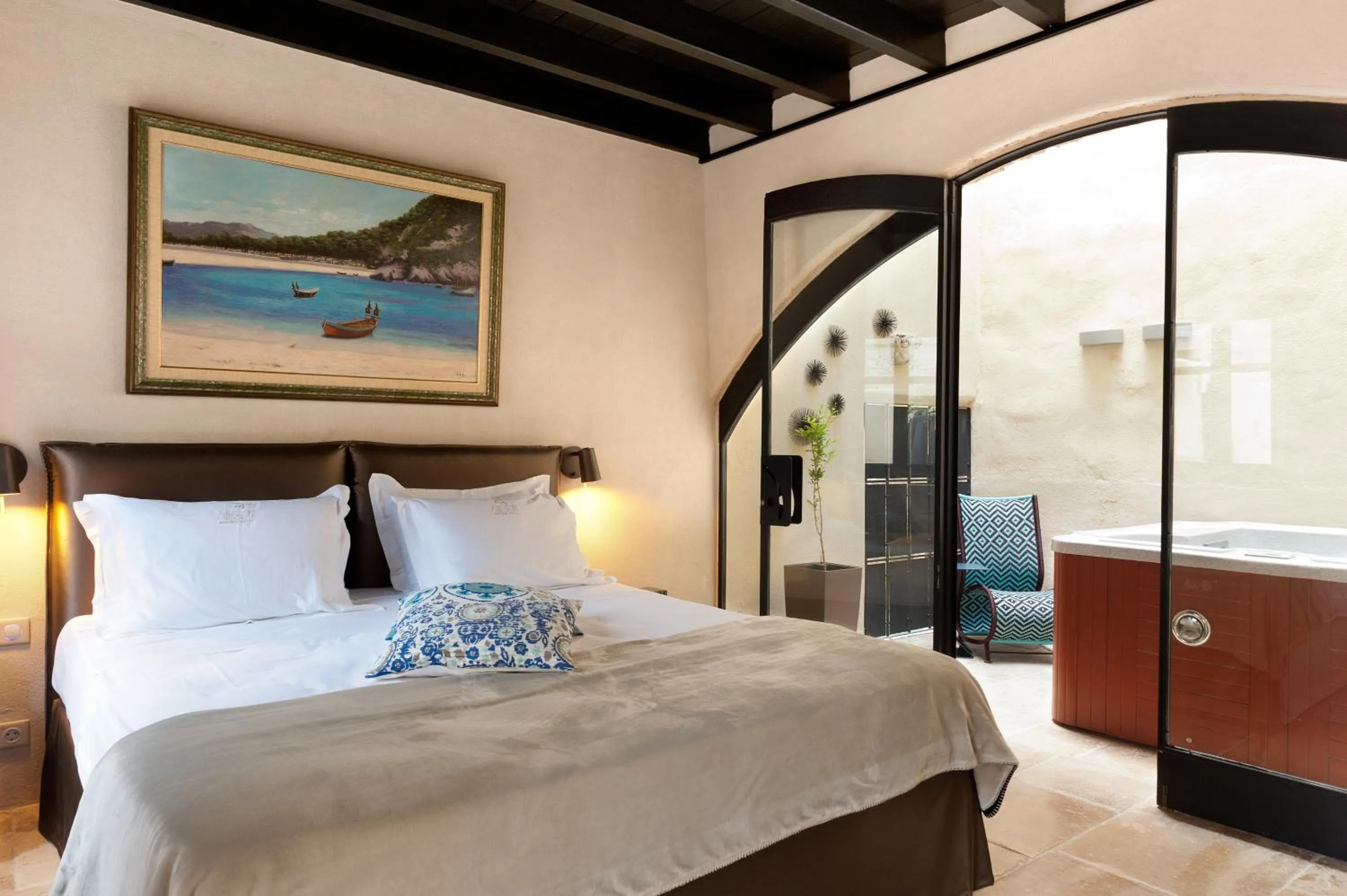 Hot Tub in Allegory Boutique Hotel