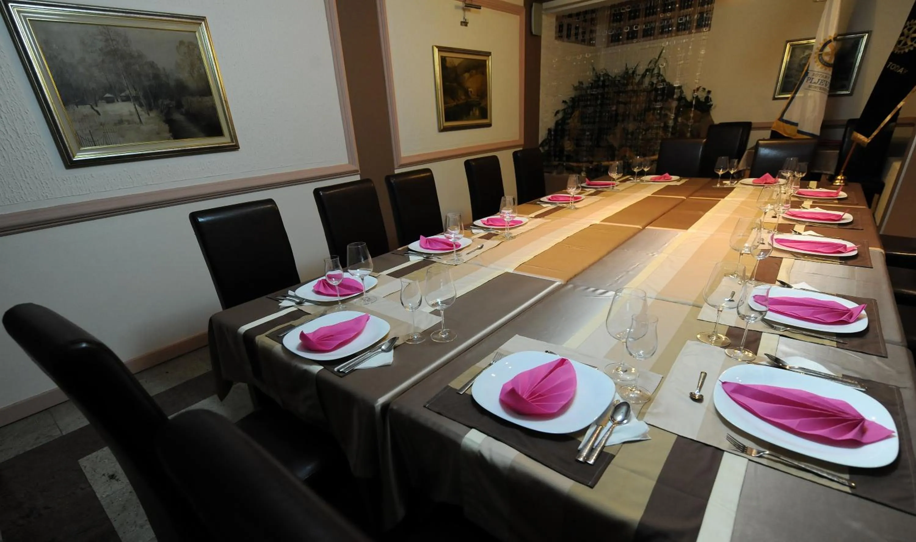 Restaurant/places to eat in Hotel Gold