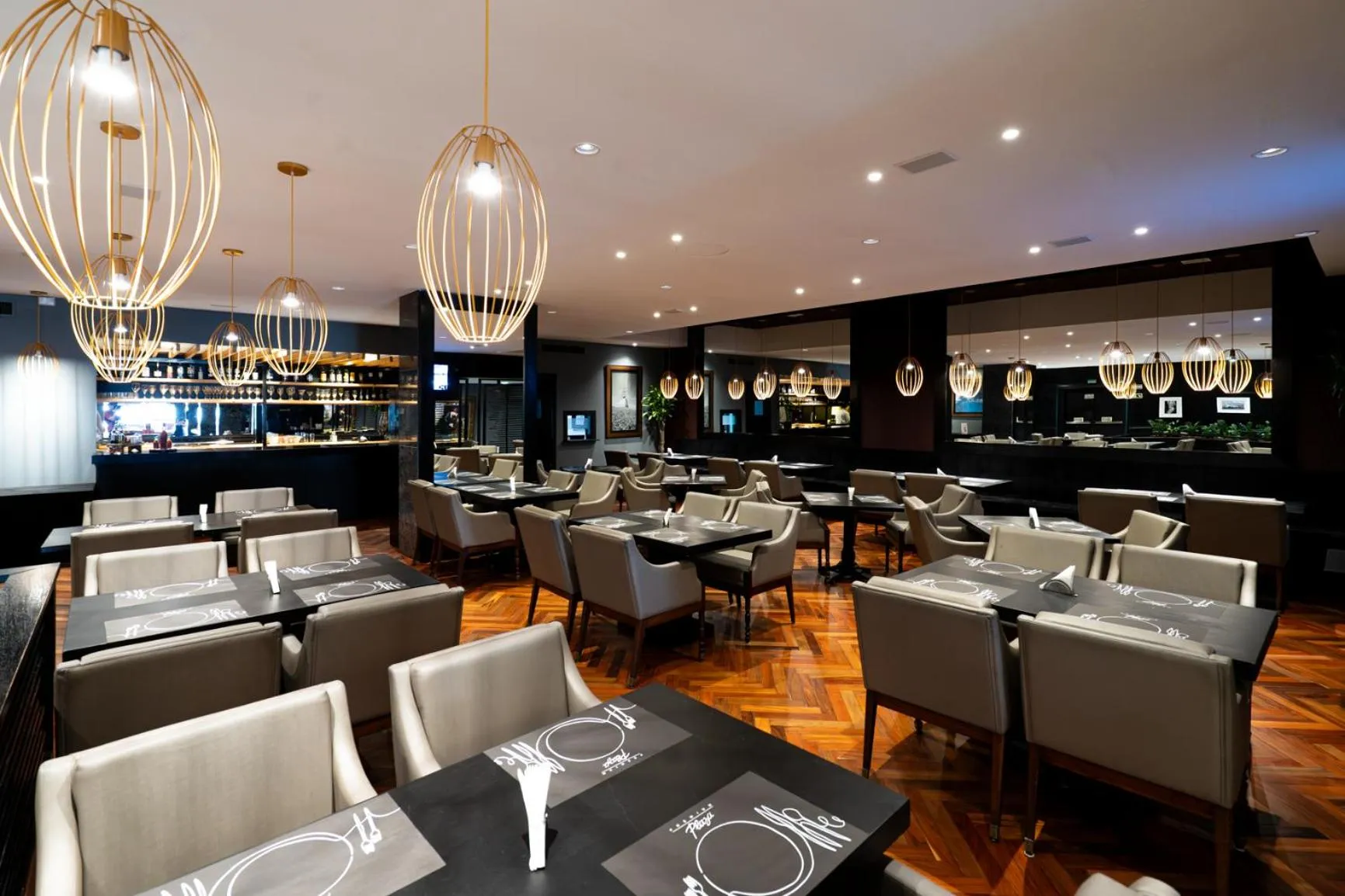 Restaurant/places to eat in Plaza São Rafael Hotel