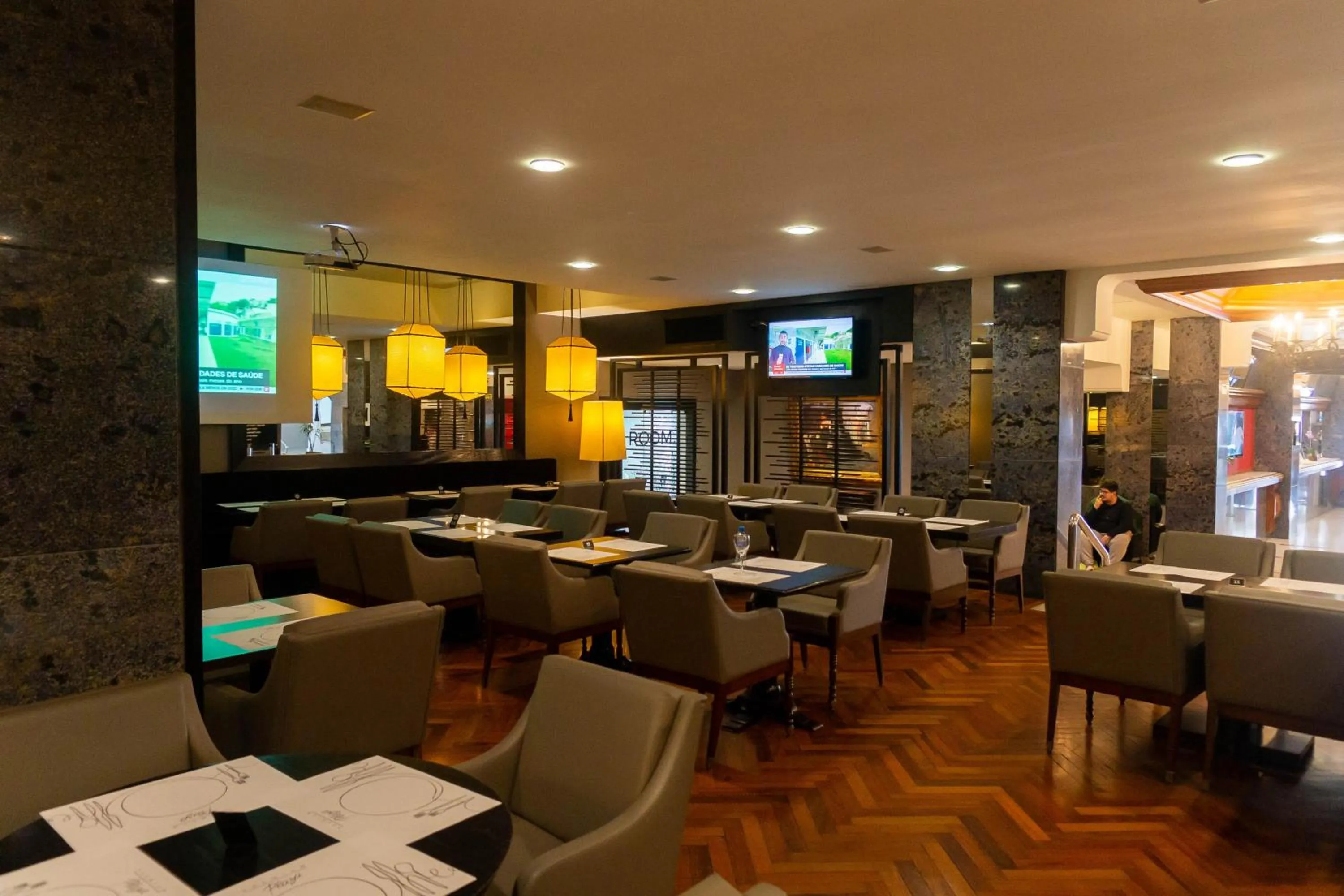 Restaurant/places to eat in Plaza São Rafael Hotel