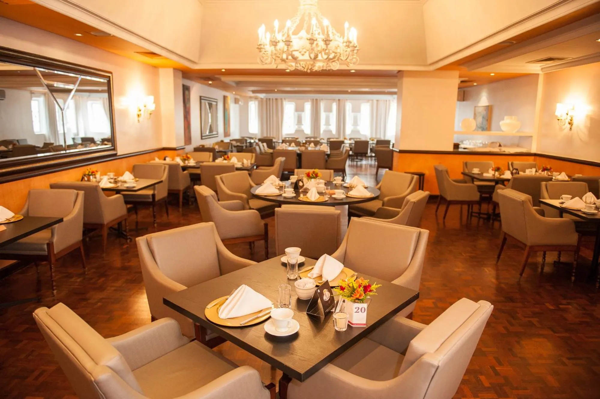 Restaurant/places to eat in Plaza São Rafael Hotel