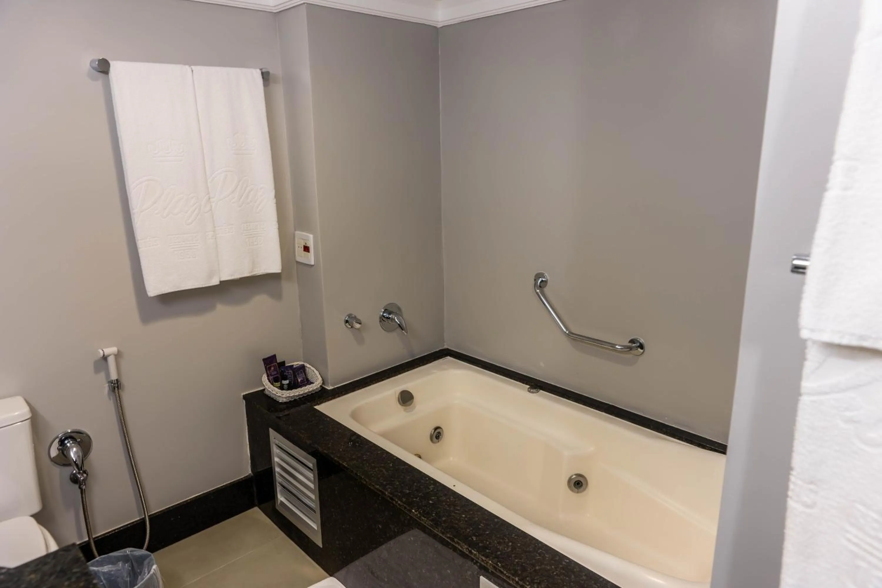 Hot Tub in Plaza São Rafael Hotel