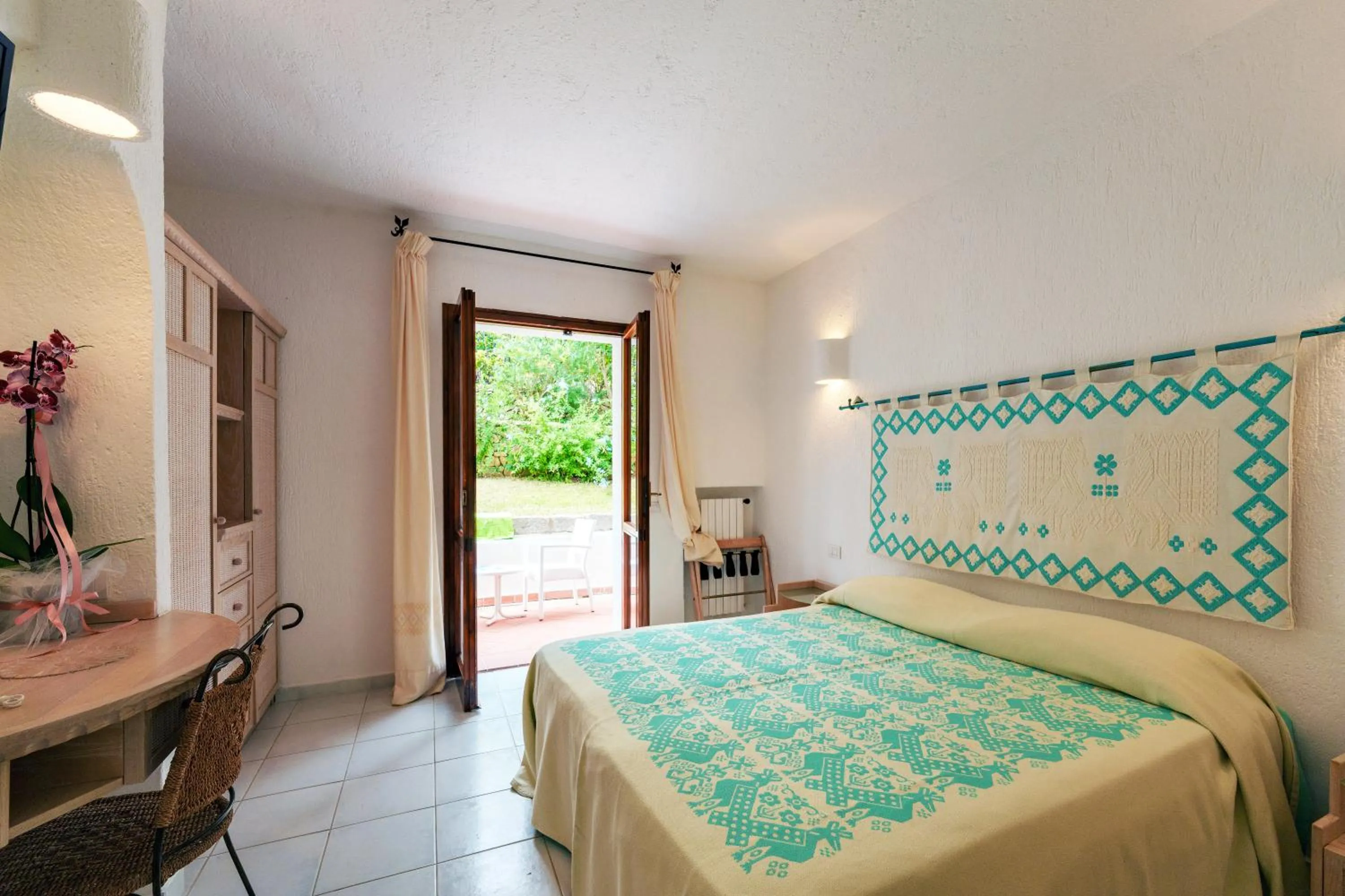 Photo of the whole room, Bed in Hotel Punta Est