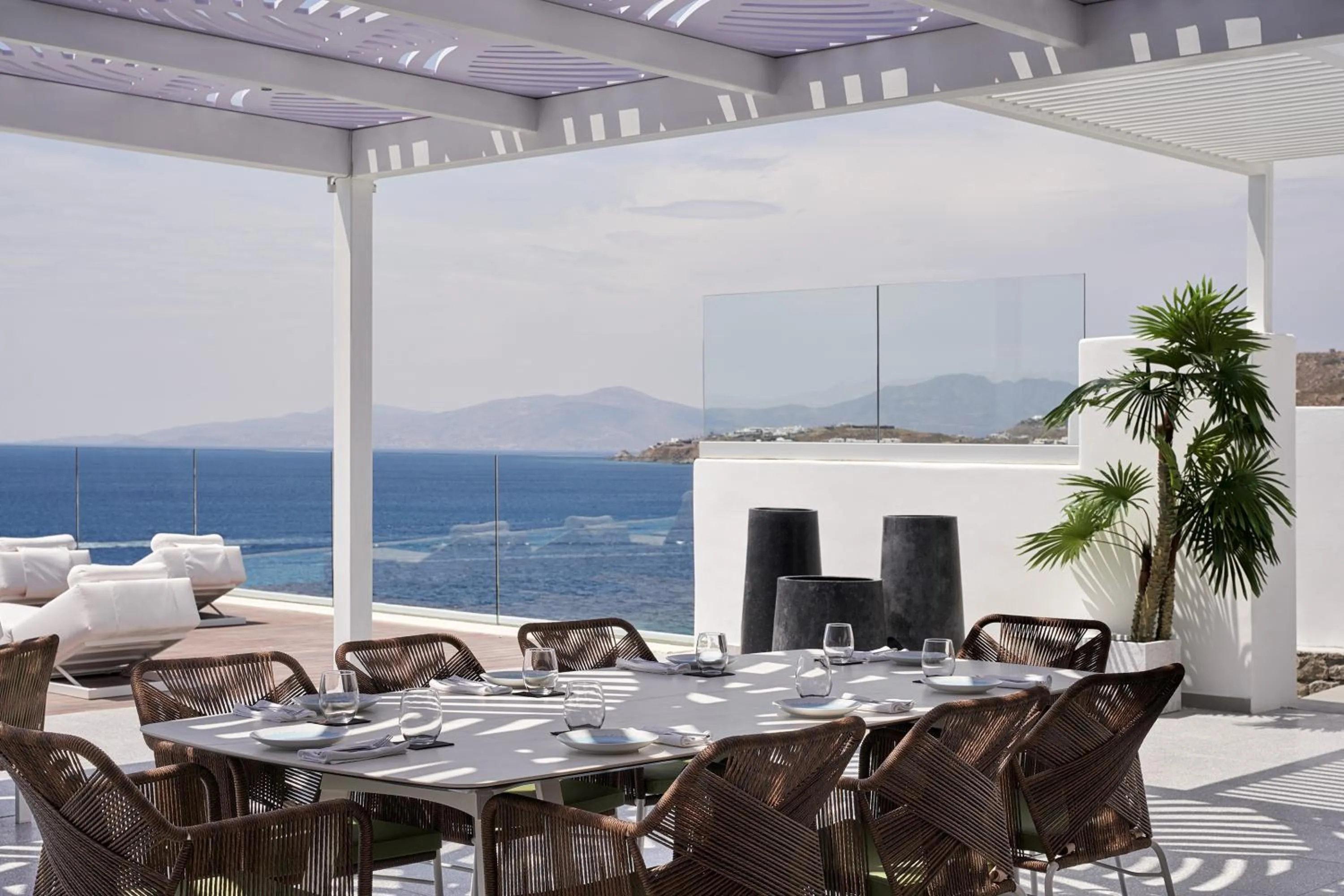 Restaurant/places to eat in Kouros Hotel & Suites