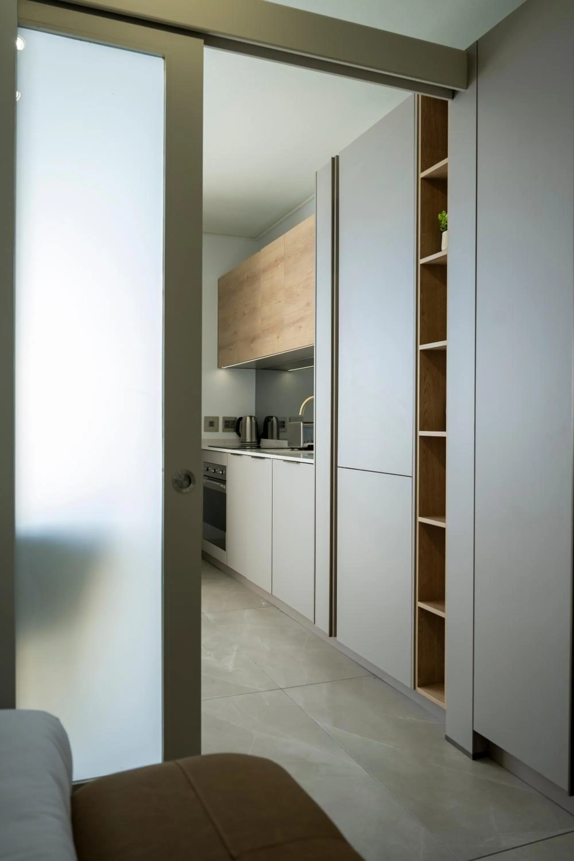 Kitchen or kitchenette in One Rosebank Executive Apartment Hotel
