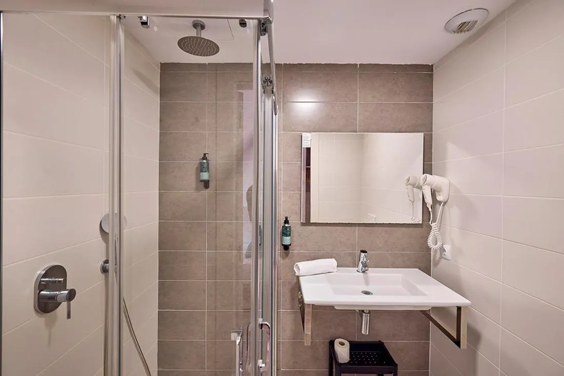 Shower in Welikehotel Fenix