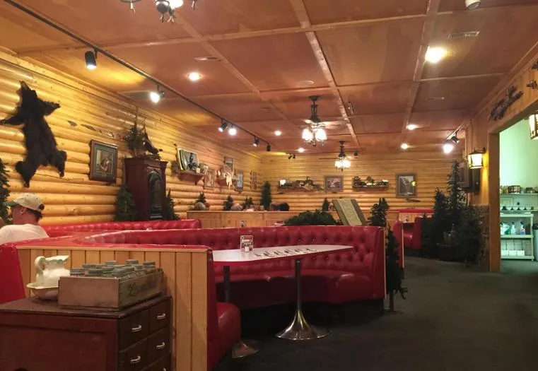 Restaurant/places to eat in The IronHorse Inn