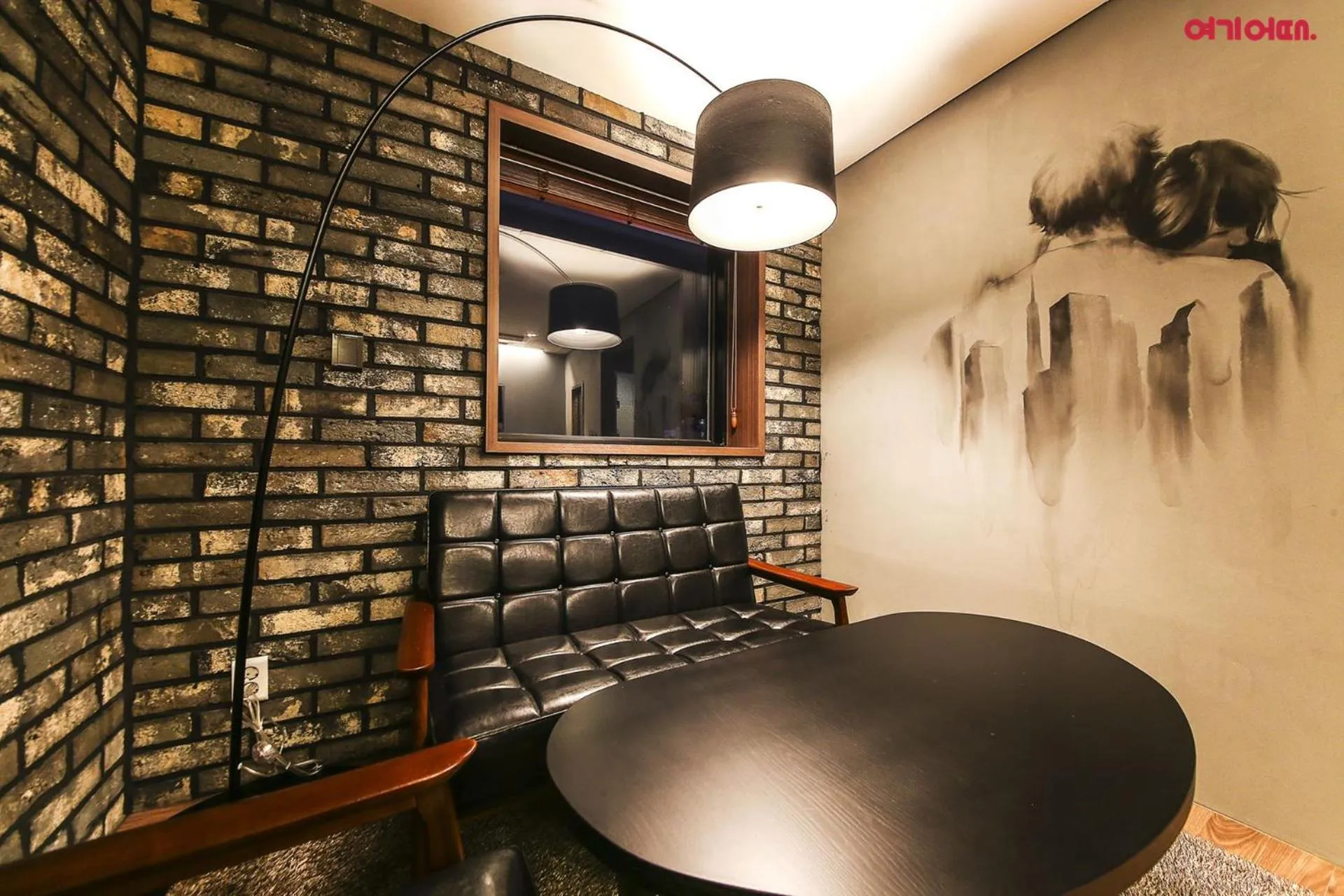 Living room in Yeongdeungpo Station New York Hotel