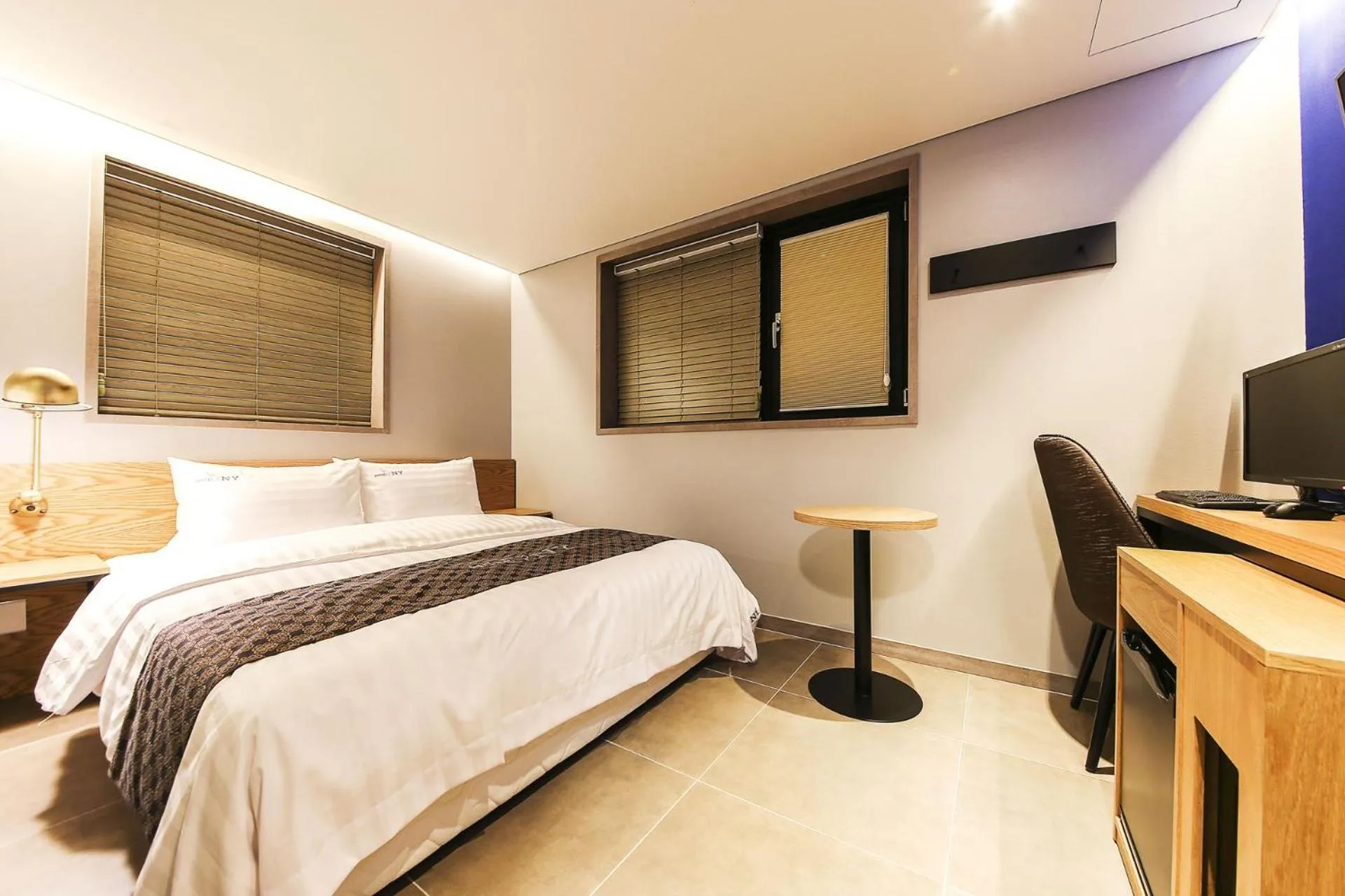 Bedroom, Bed in Yeongdeungpo Station New York Hotel