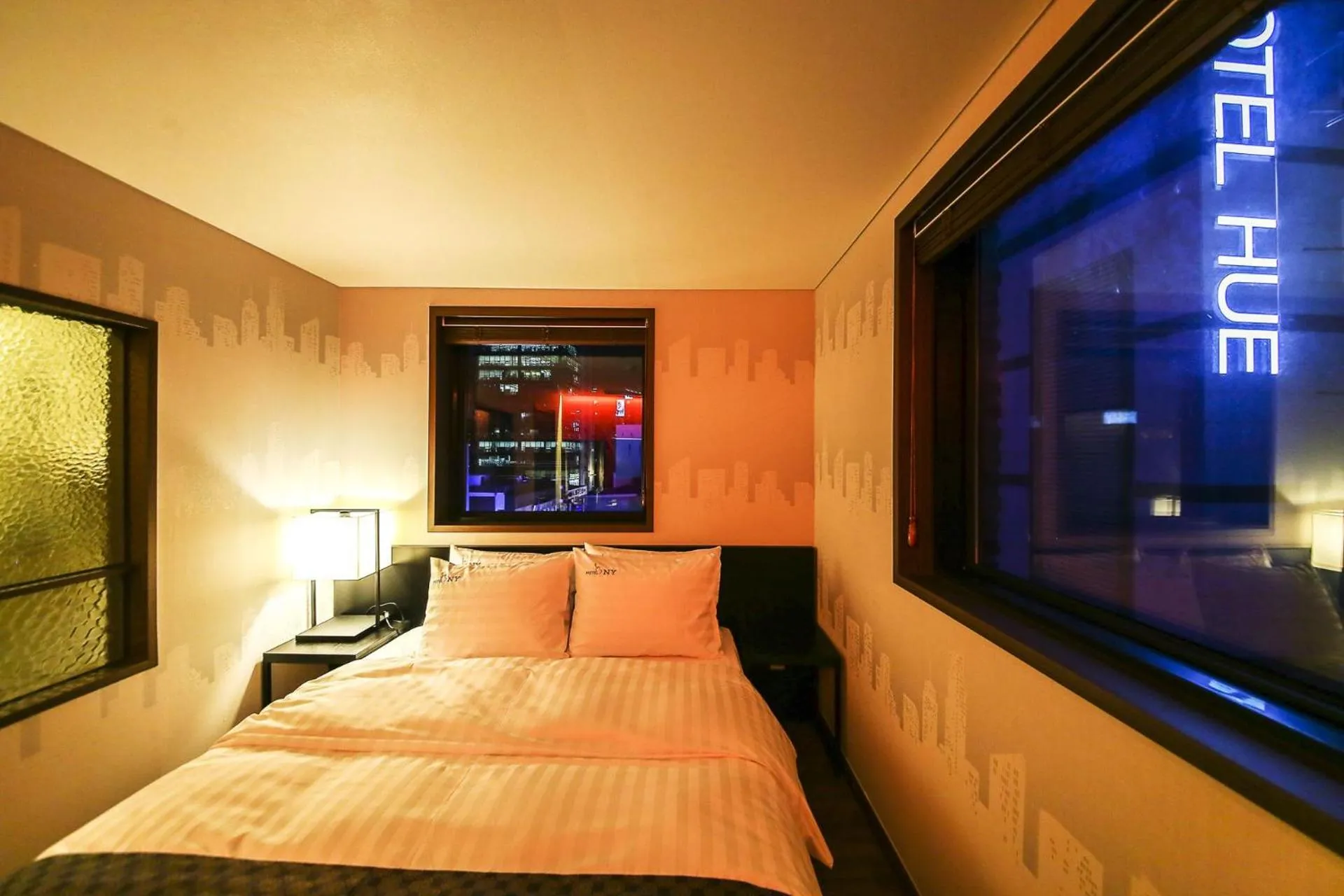 Bedroom, Bed in Yeongdeungpo Station New York Hotel