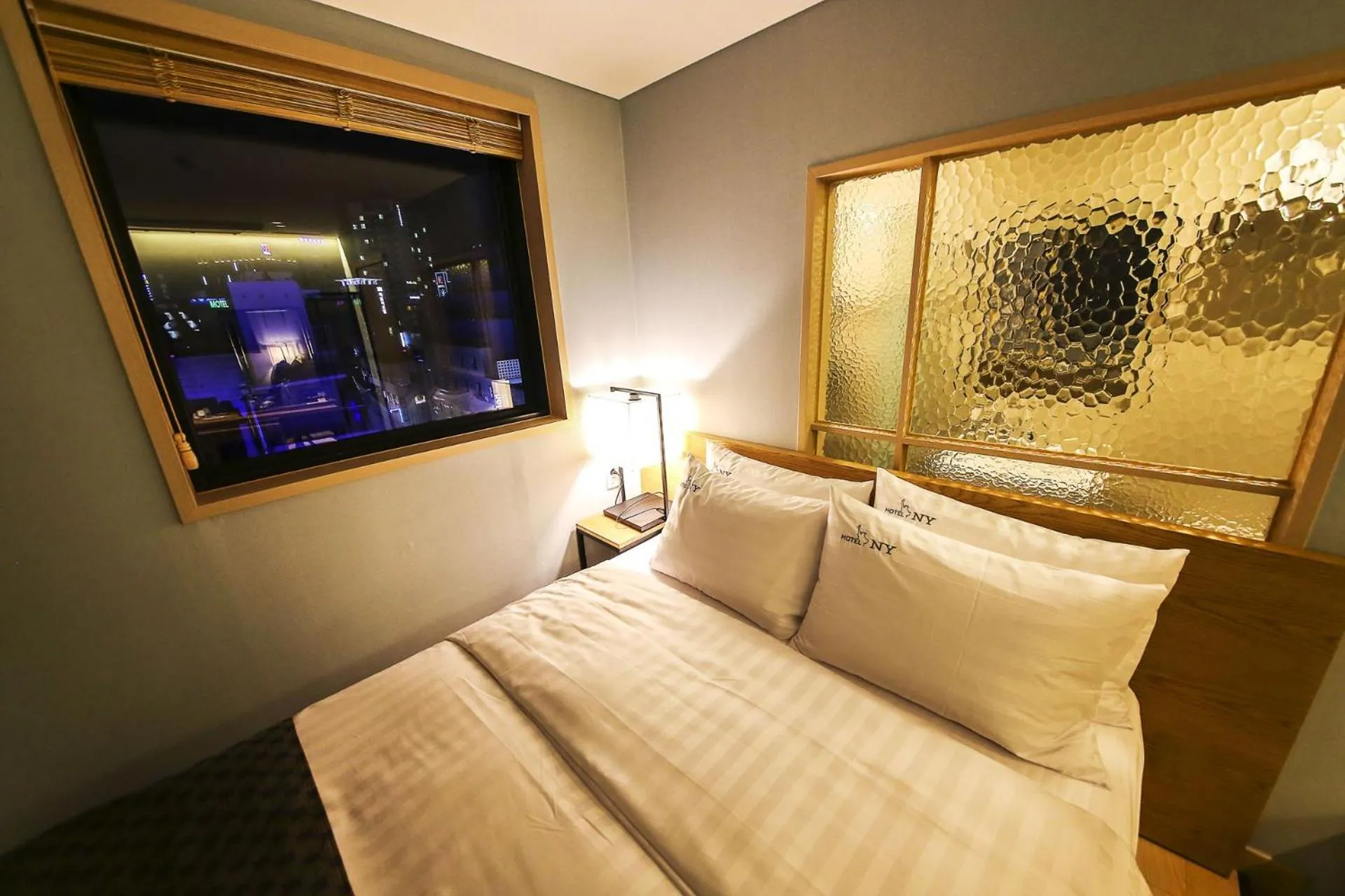 Bed in Yeongdeungpo Station New York Hotel