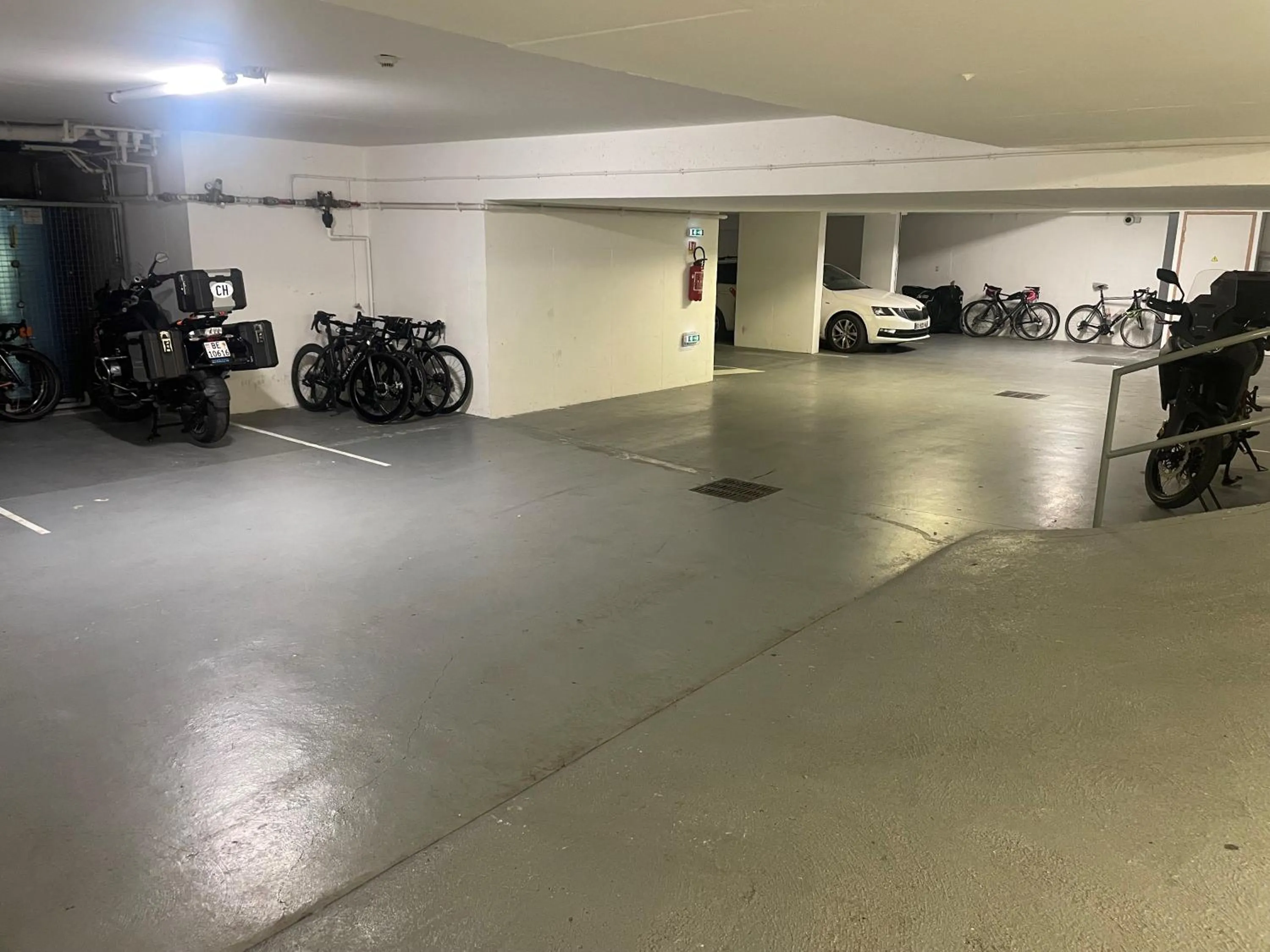 Parking in Hotel Port Toga