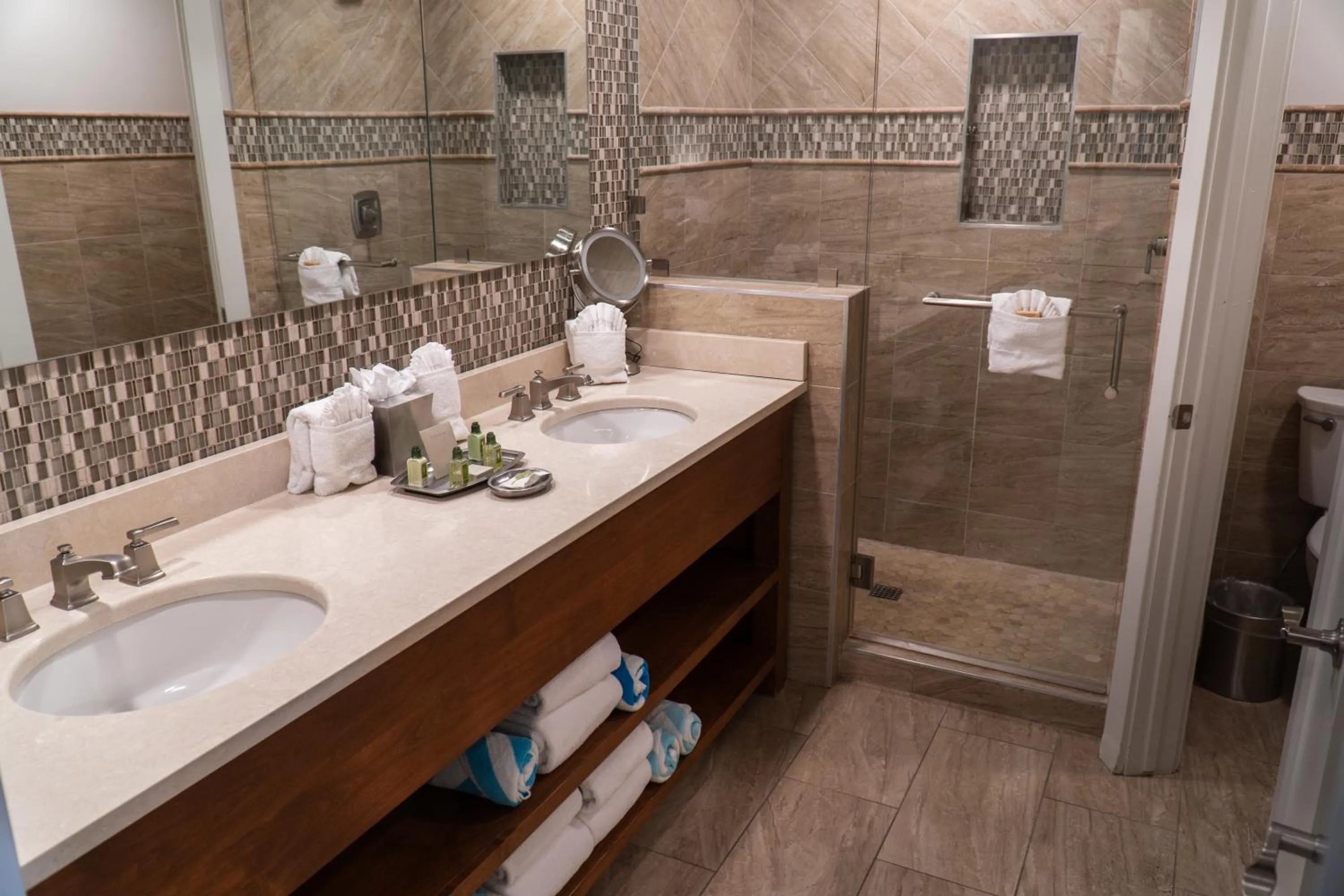 Bathroom in Huff House Inn and Cabins