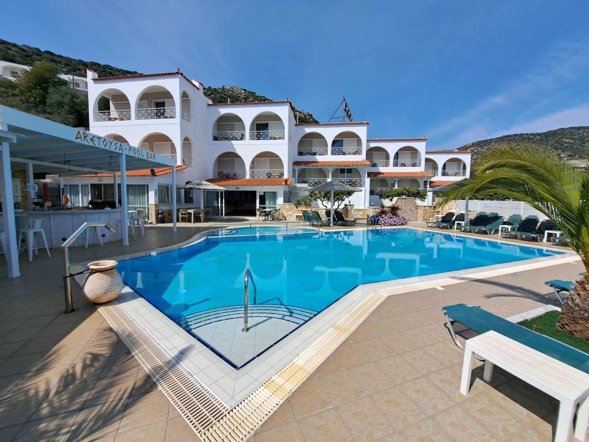 Property building in Aretousa