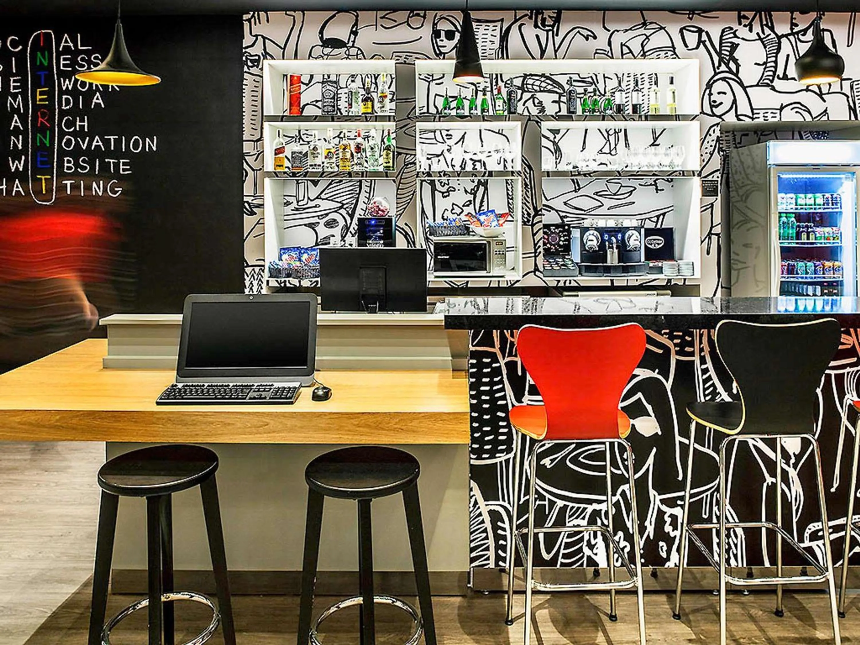 Lounge or bar in ibis Juiz de Fora