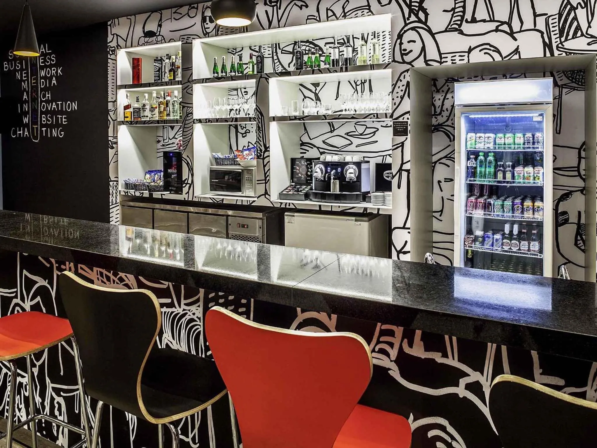 Lounge or bar in ibis Juiz de Fora