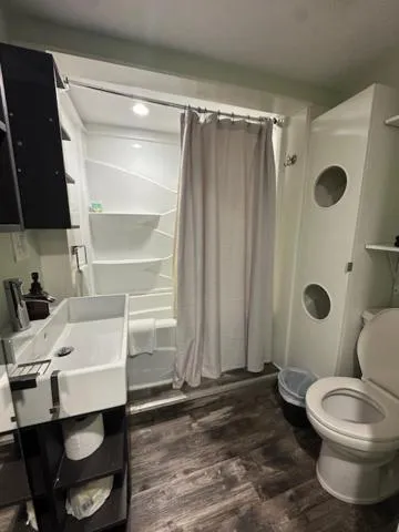 Bathroom in The Charleston Inn Hendersonville NC