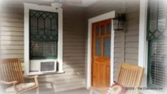 Deluxe Queen Room in The Charleston Inn Hendersonville NC Deluxe Queen Room in The Charleston Inn Hendersonville NC