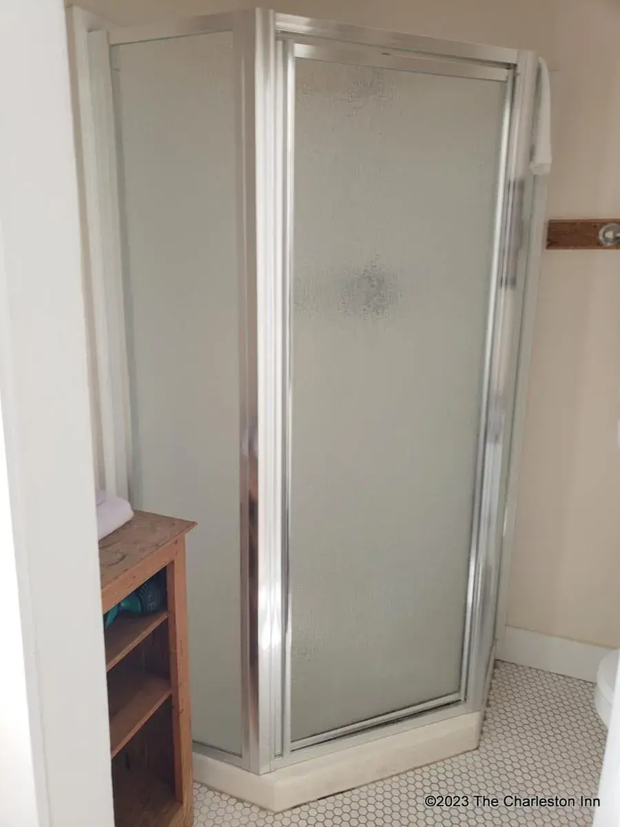 Queen Room in The Charleston Inn Hendersonville NC Queen Room in The Charleston Inn Hendersonville NC