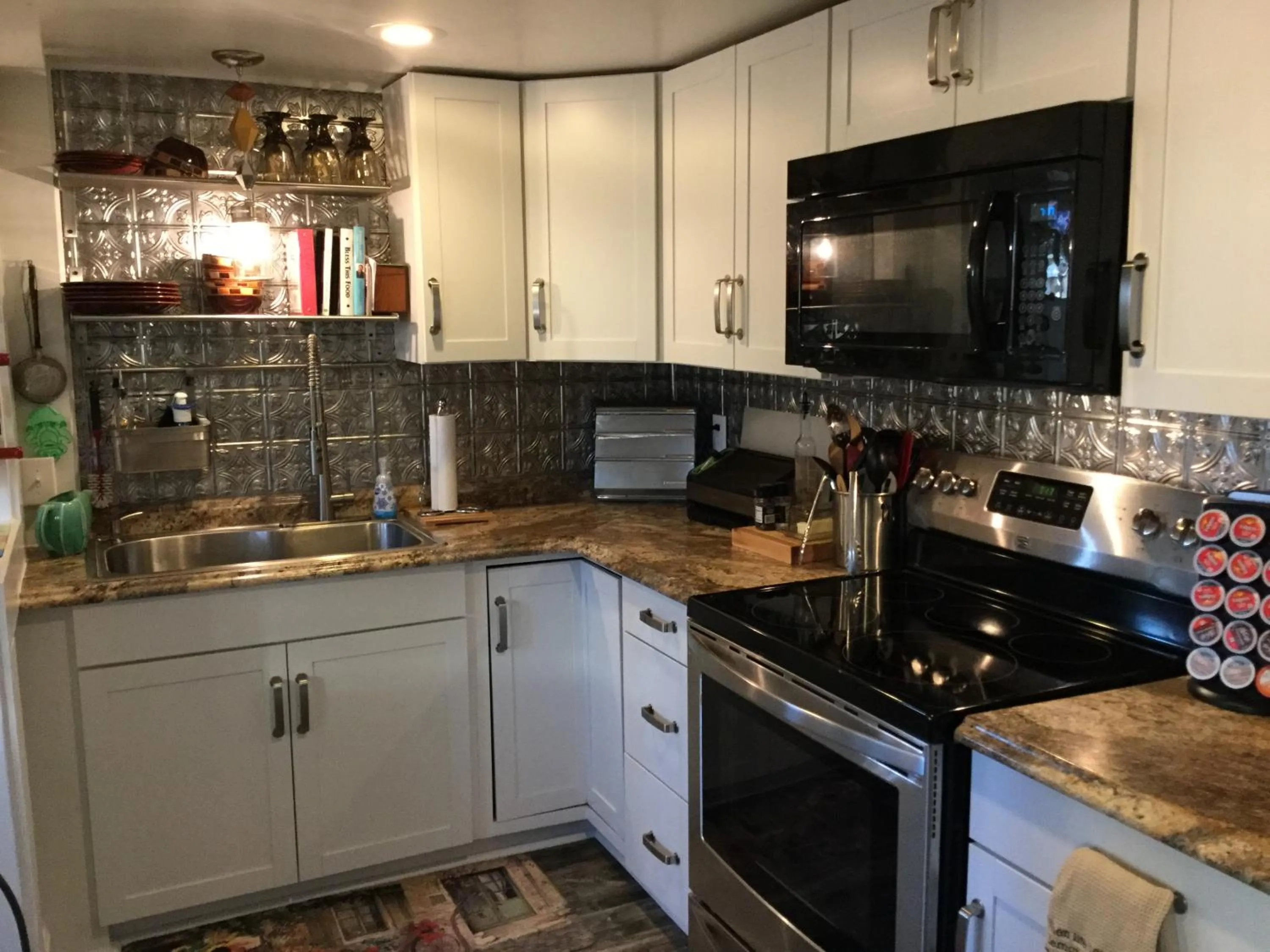 Kitchen or kitchenette in The Charleston Inn Hendersonville NC