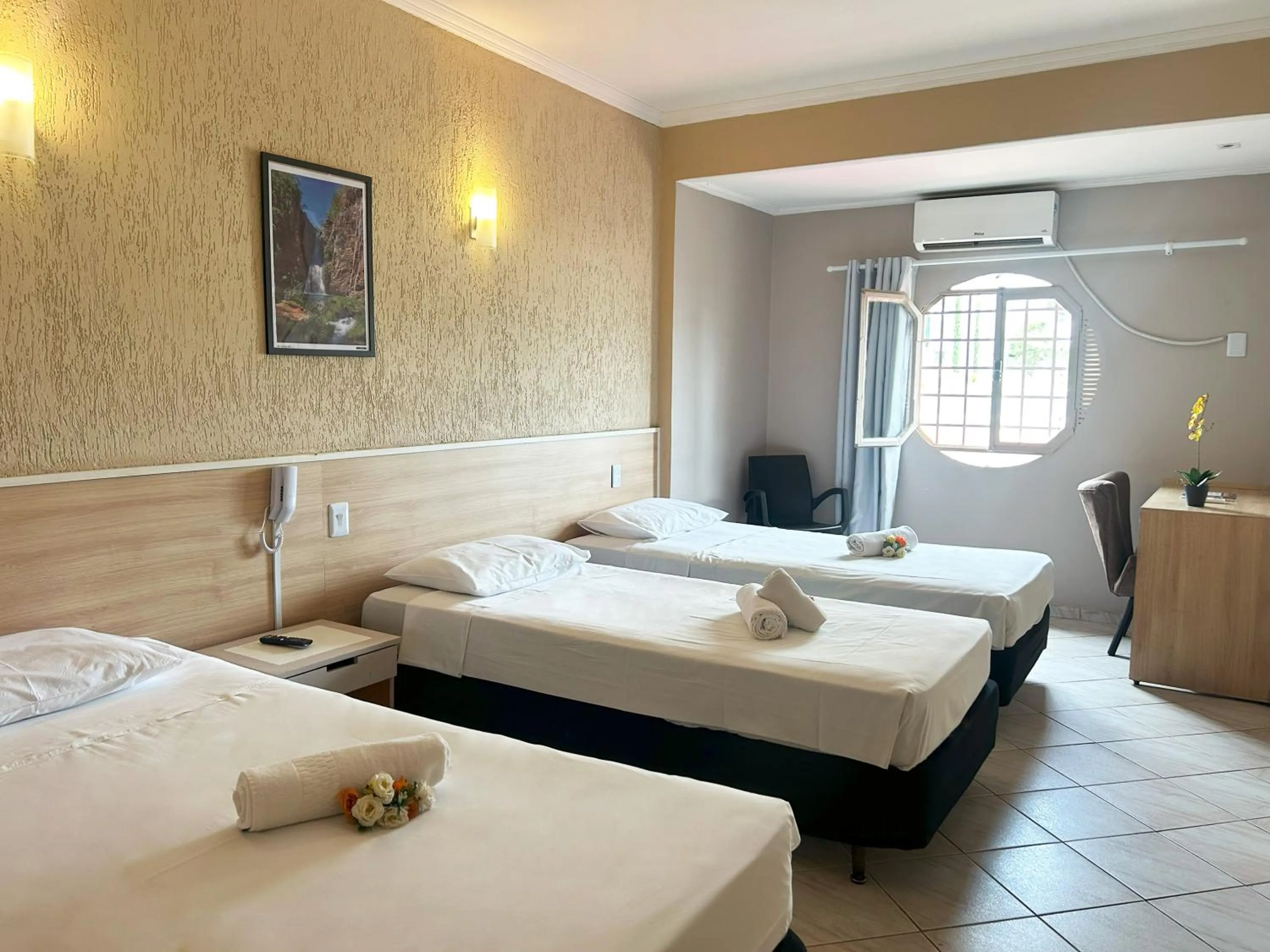 Bed in Hotel Econotel by Bsb Inn