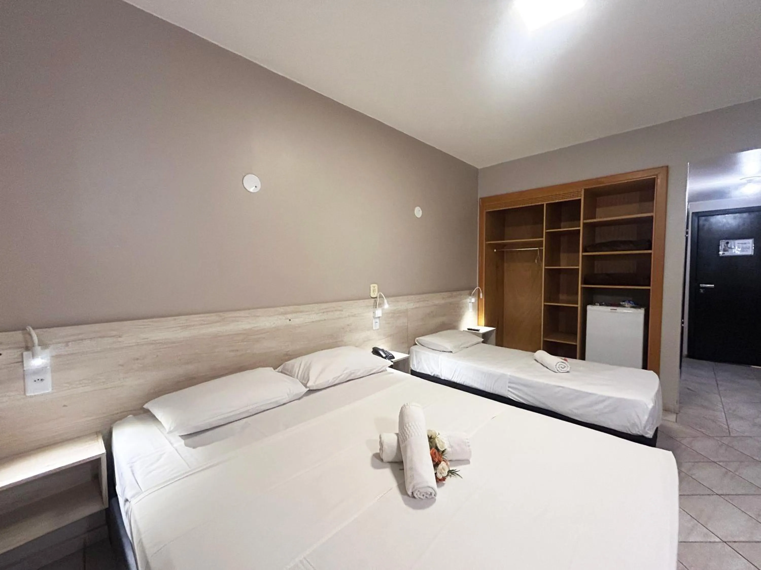 Bed in Hotel Econotel by Bsb Inn