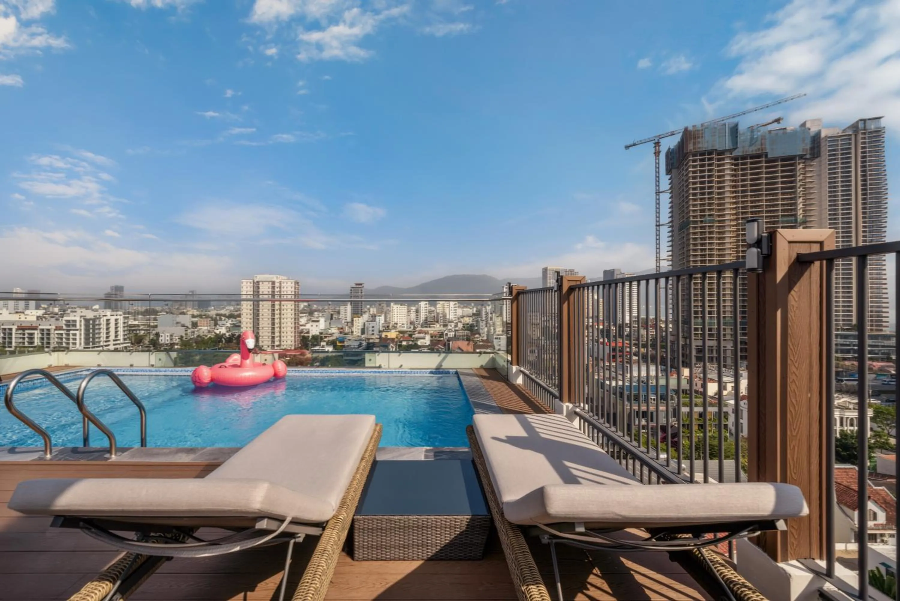 Restaurant/places to eat in Amber Bay Hotel & Suites Da Nang