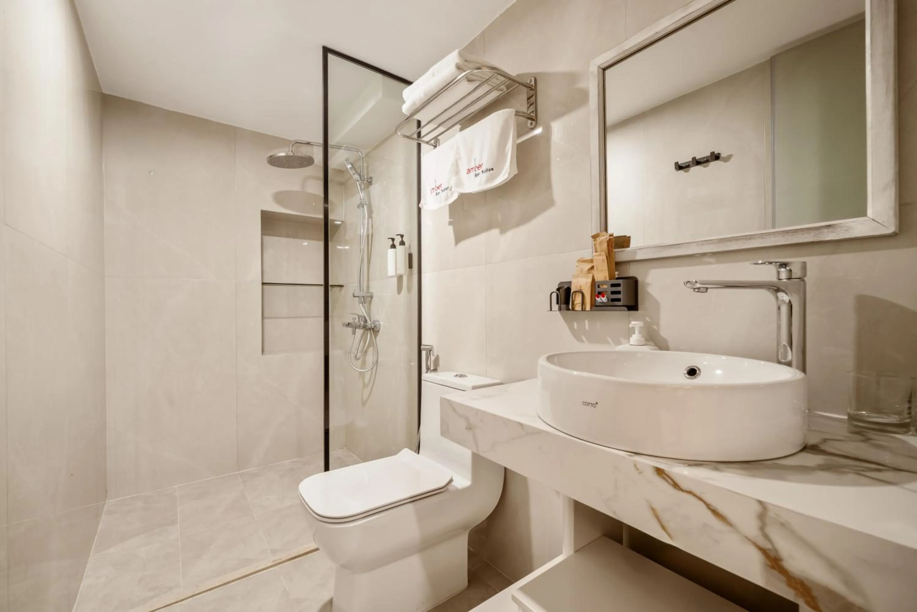 Shower in Amber Bay Hotel & Suites Da Nang
