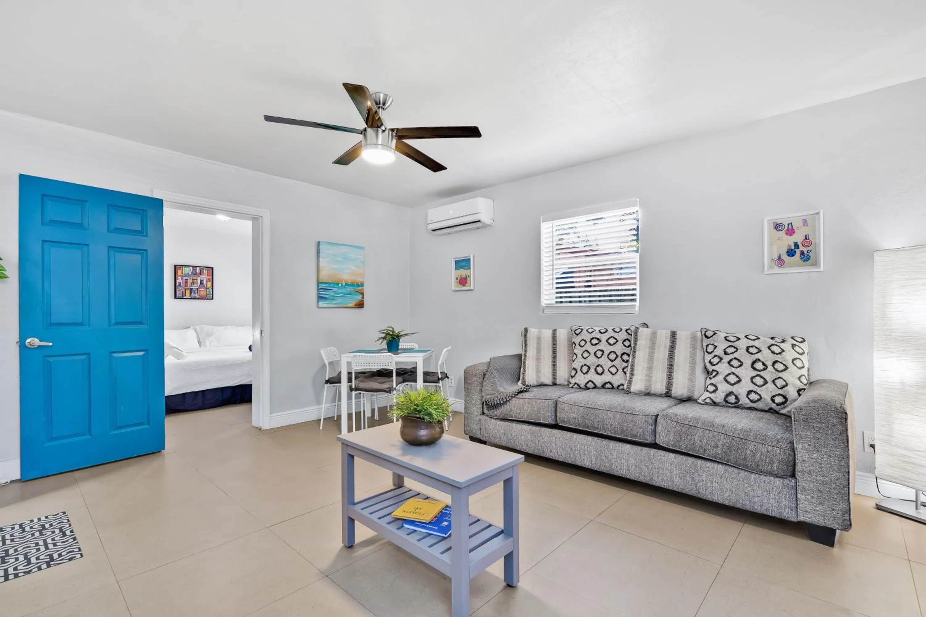 Living room in The Blue House Fort Lauderdale Airport/Cruise