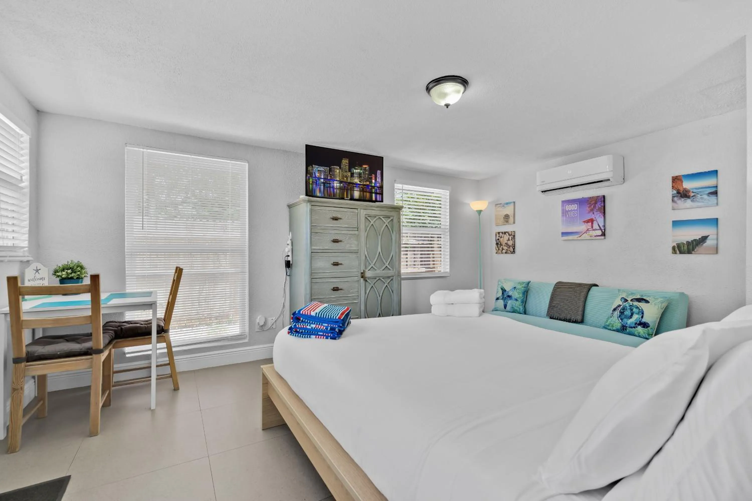 Bedroom in The Blue House Fort Lauderdale Airport/Cruise