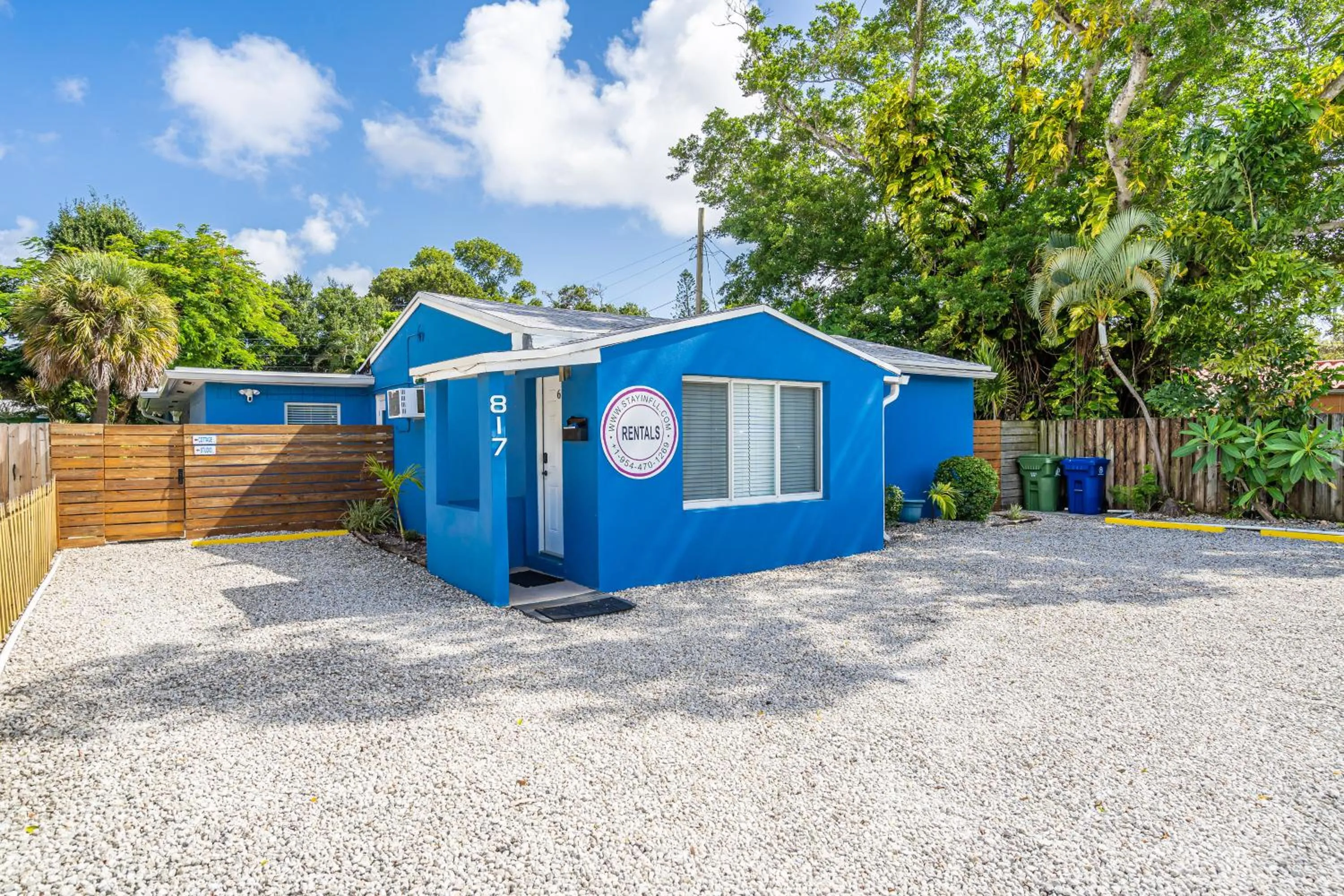 Property building in The Blue House Fort Lauderdale Airport/Cruise