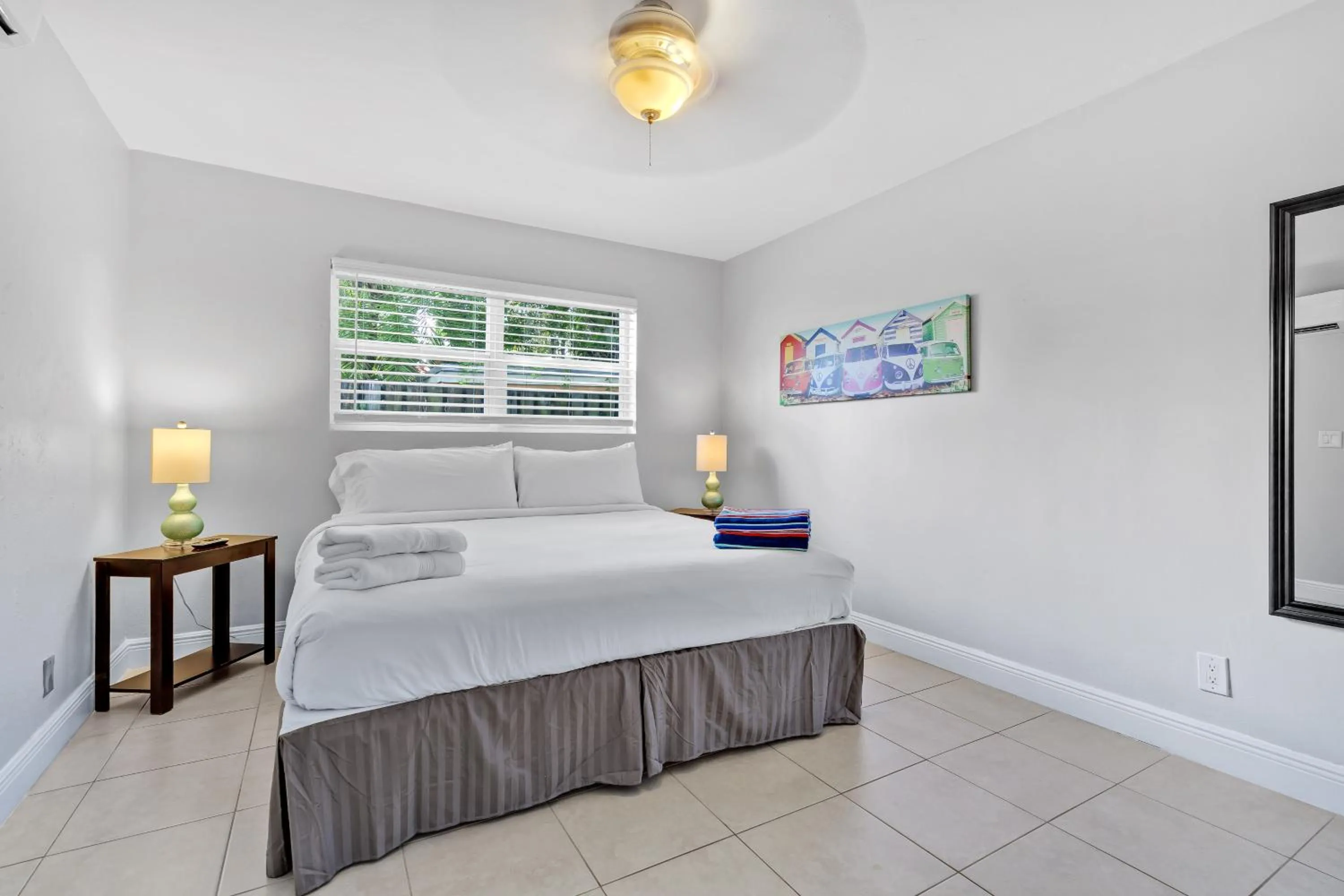 Bed in The Blue House Fort Lauderdale Airport/Cruise