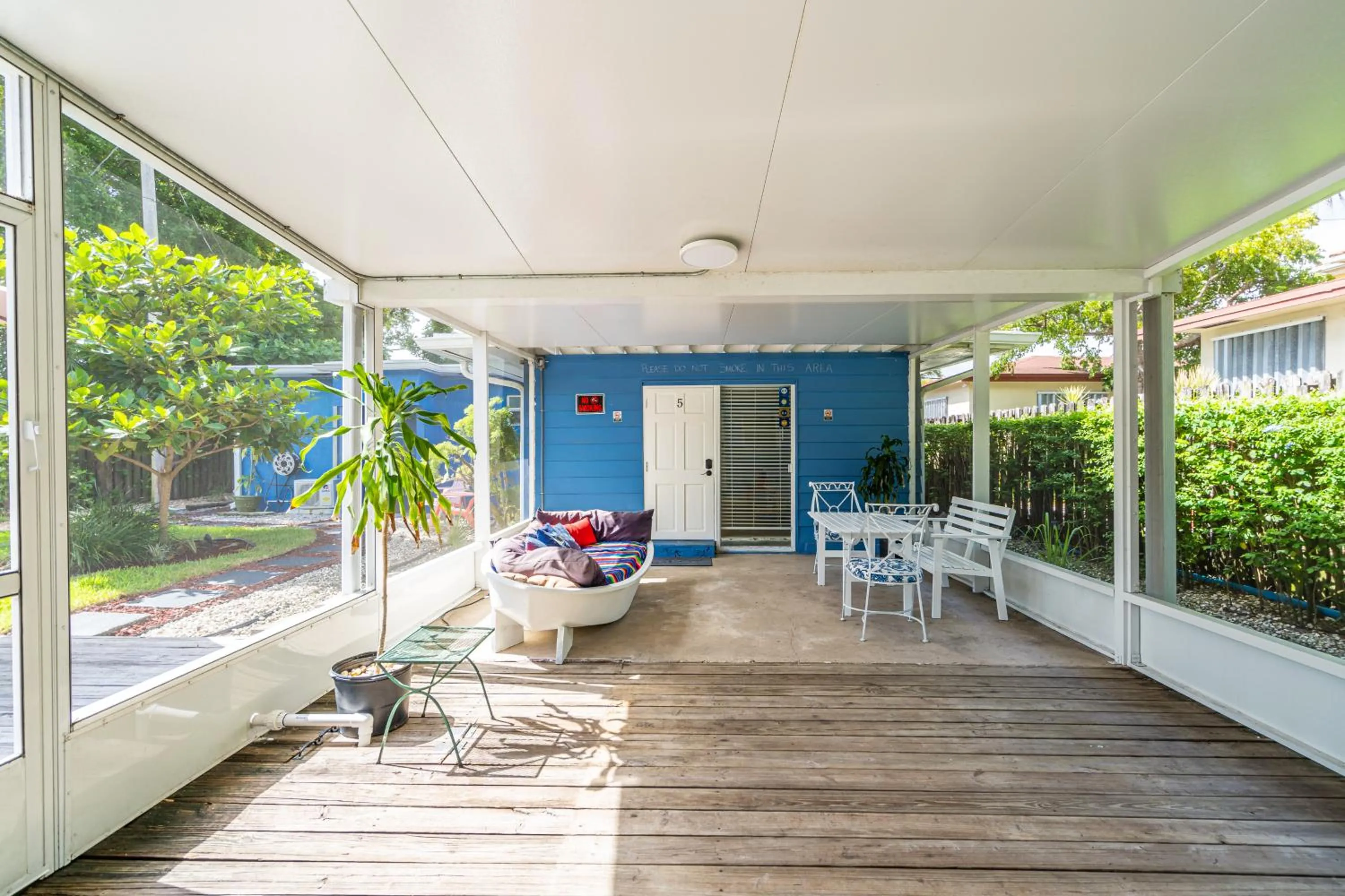 Facade/entrance in The Blue House Fort Lauderdale Airport/Cruise