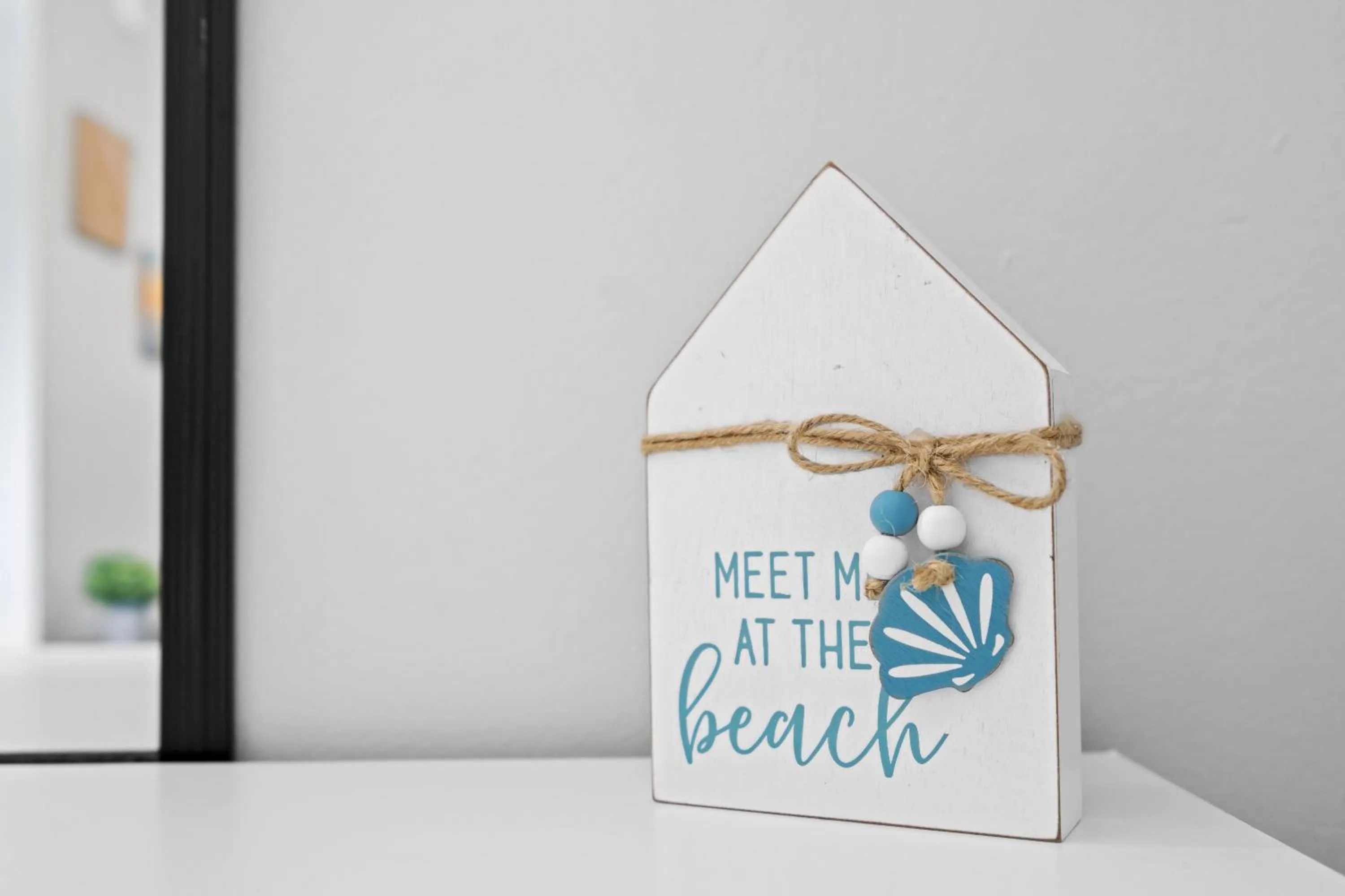 Decorative detail in The Blue House Fort Lauderdale Airport/Cruise