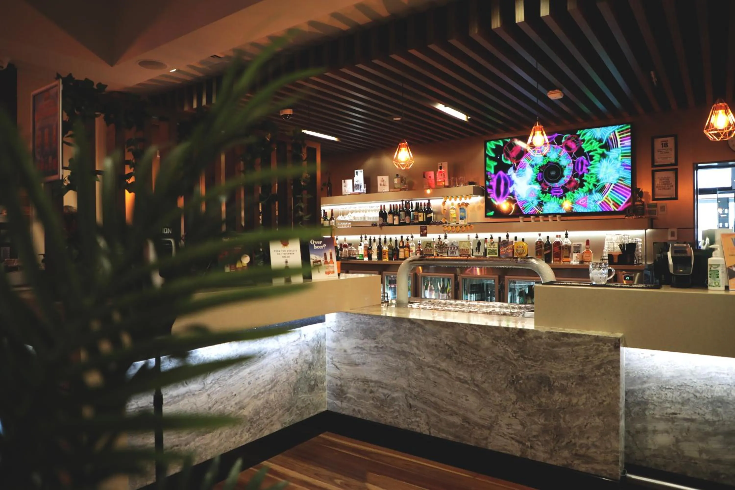 Restaurant/places to eat in Park Avenue Hotel Motel