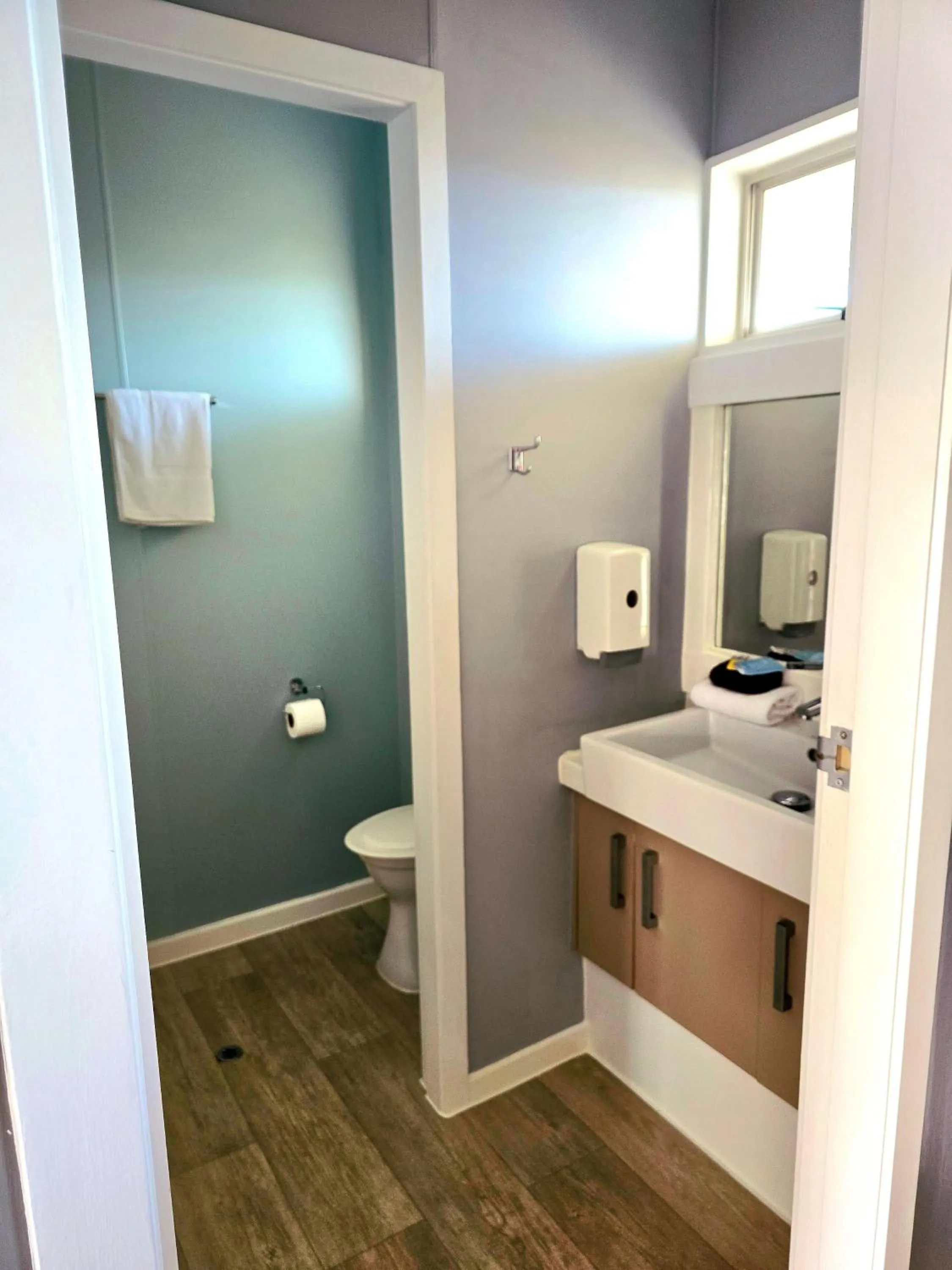 Bathroom in Putaruru Arms Motor Inn