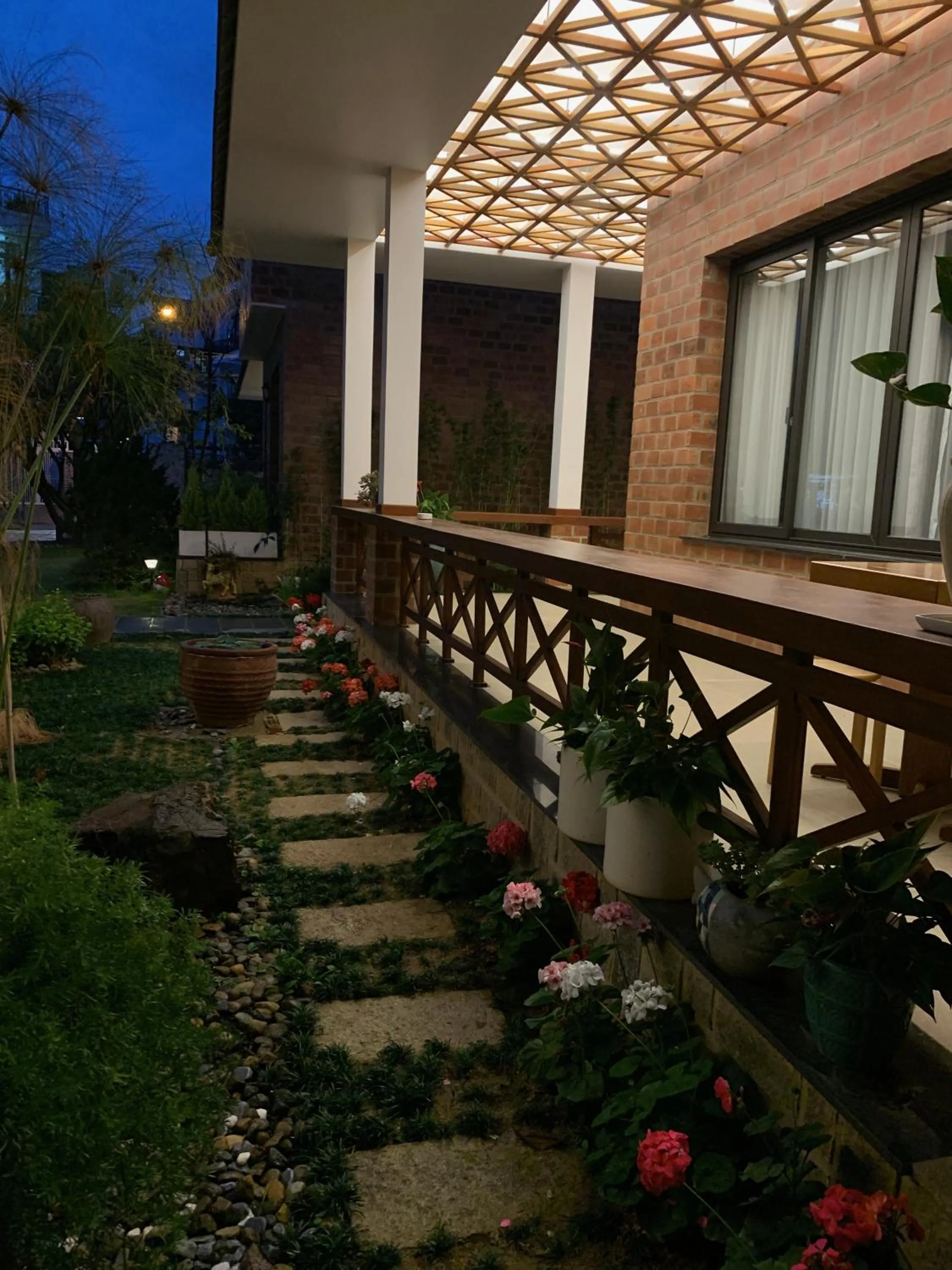 Night in Hoang Loc Villa