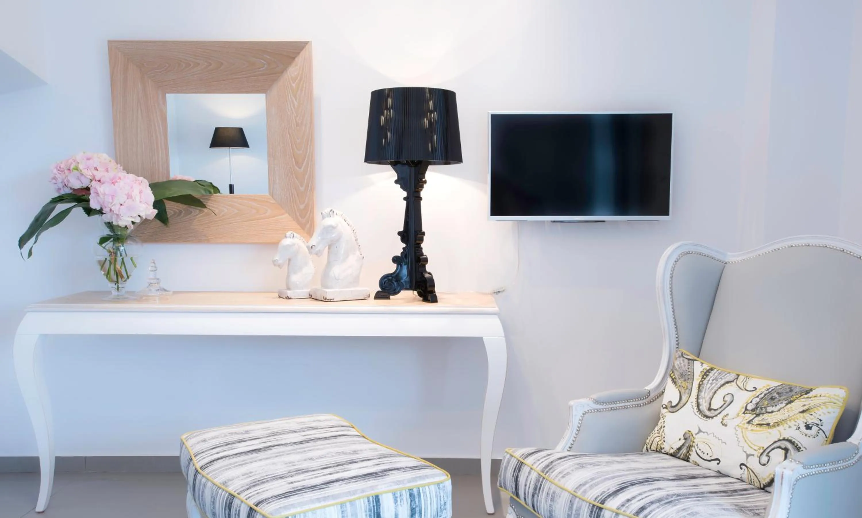 TV and multimedia in Avaton Luxury Beach Resort - Relais & Chateaux