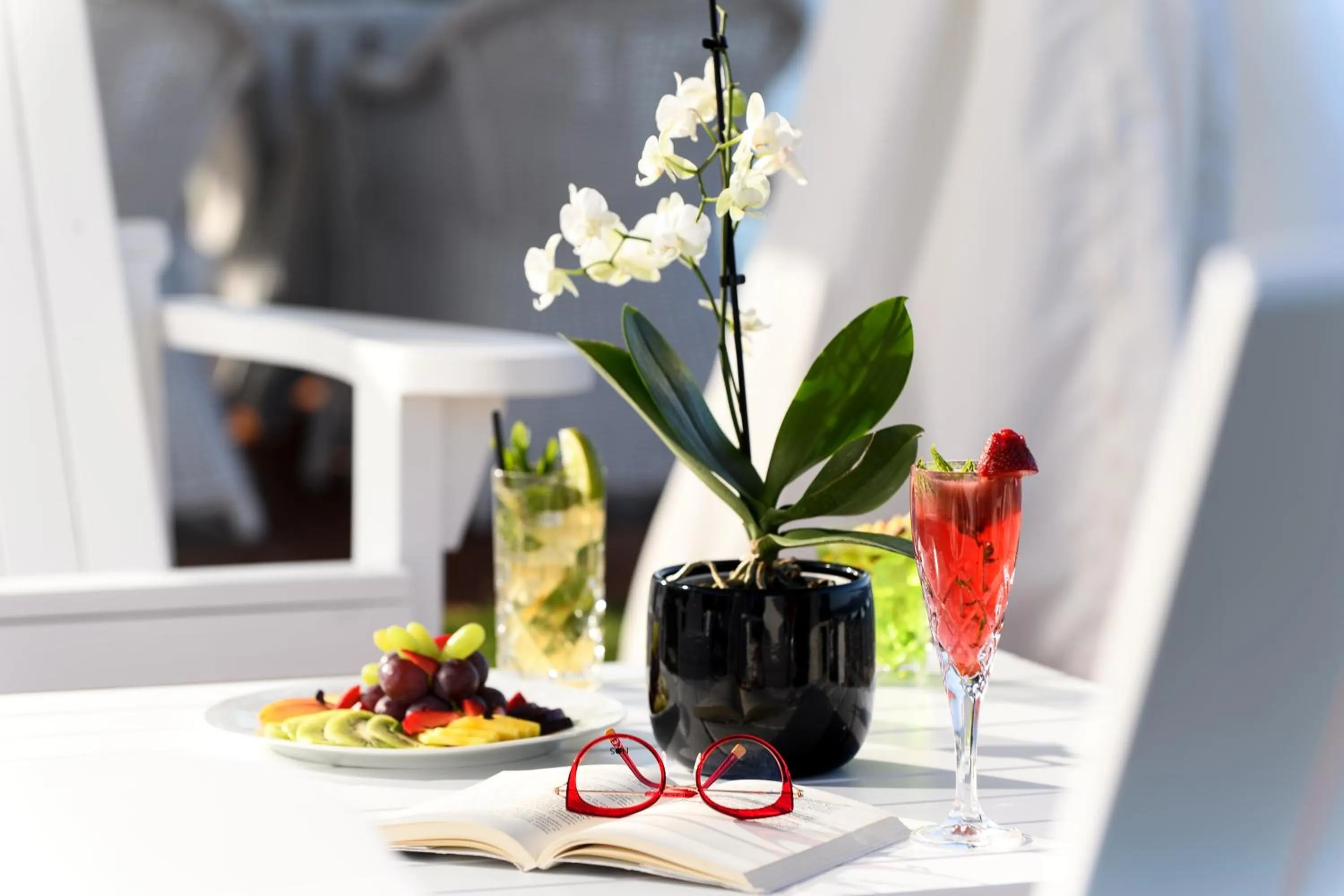 Lounge or bar in Avaton Luxury Beach Resort - Relais & Chateaux